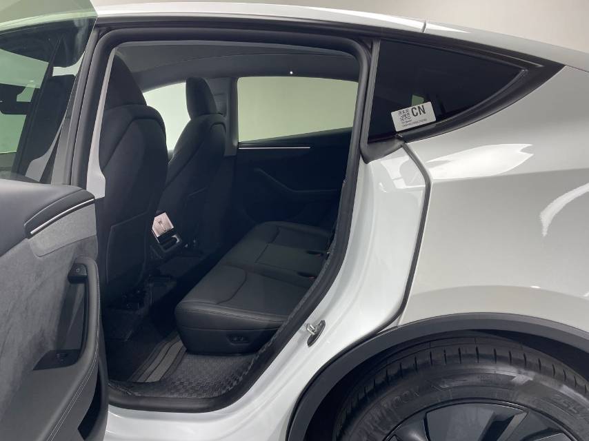 Tesla Model Y 2025 #11 Tesla Model Y 2025 car image #11