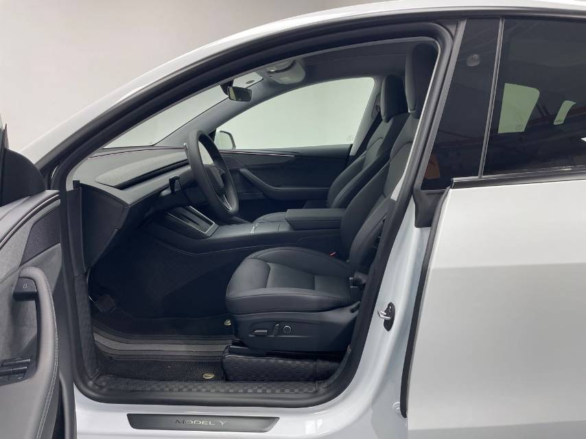 Tesla Model Y 2025 #10 Tesla Model Y 2025 car image #10