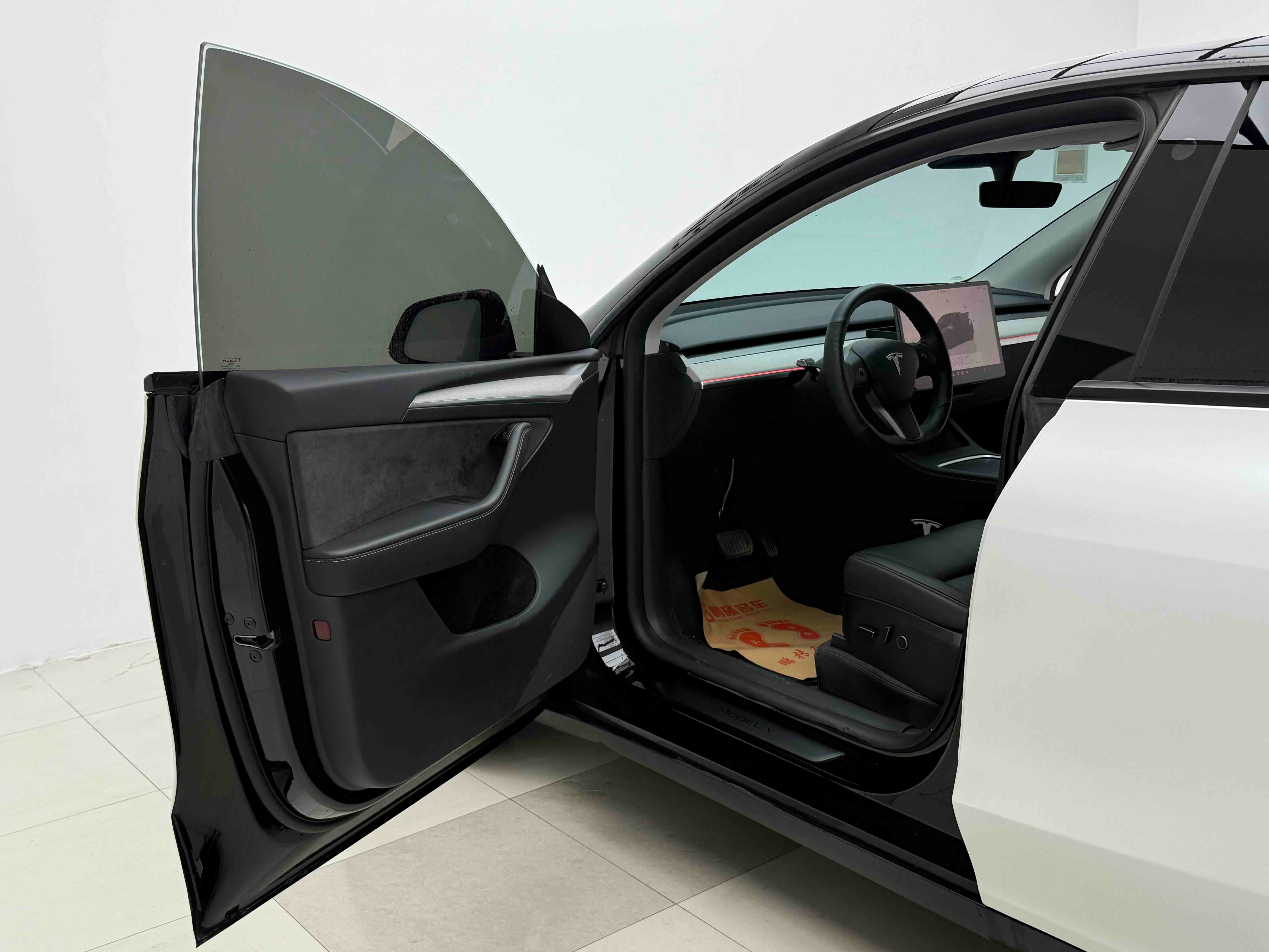 Tesla Model Y 2023 #6 Tesla Model Y 2023 car image #6