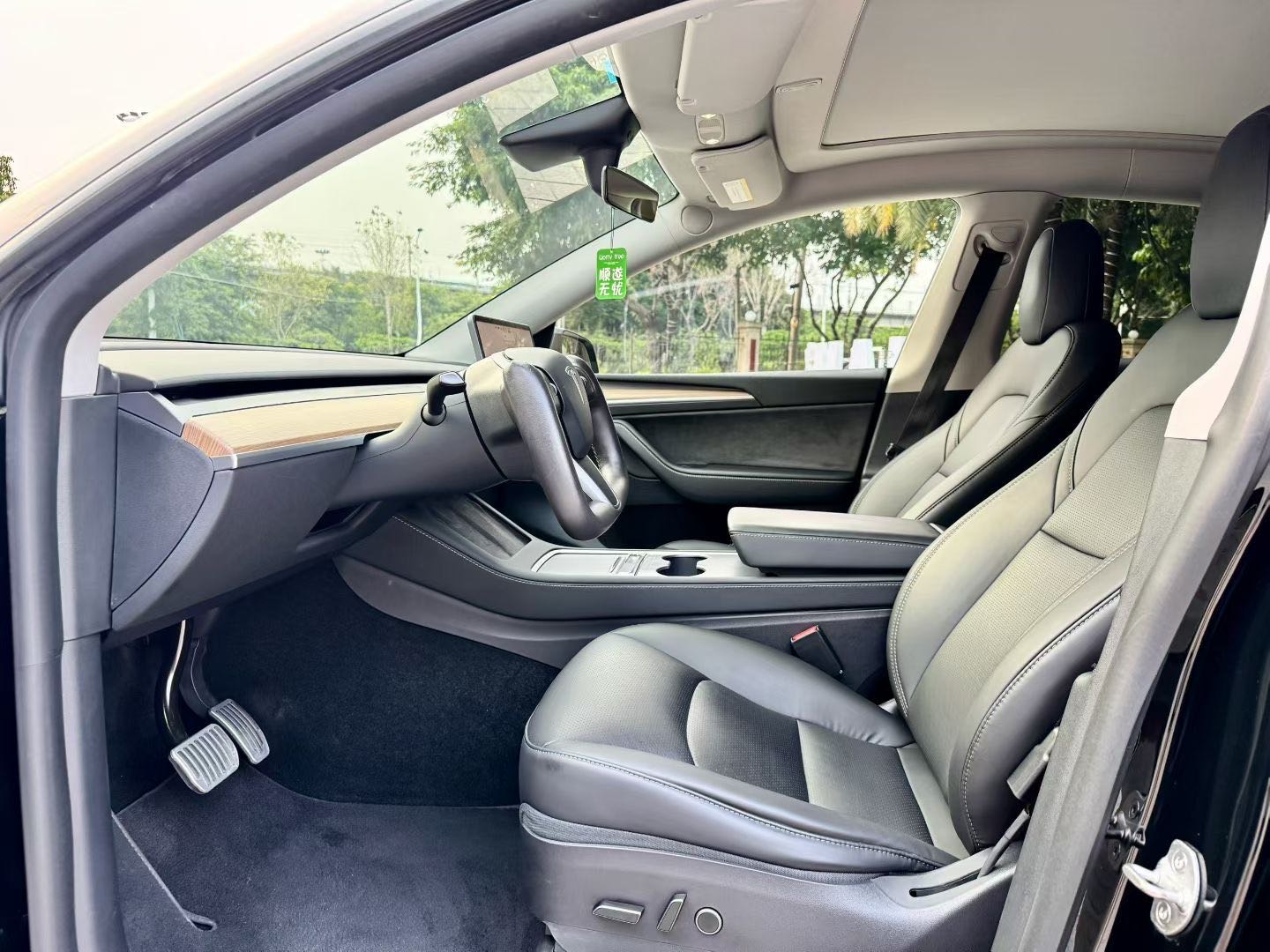 Tesla Model Y 2021 car image #7