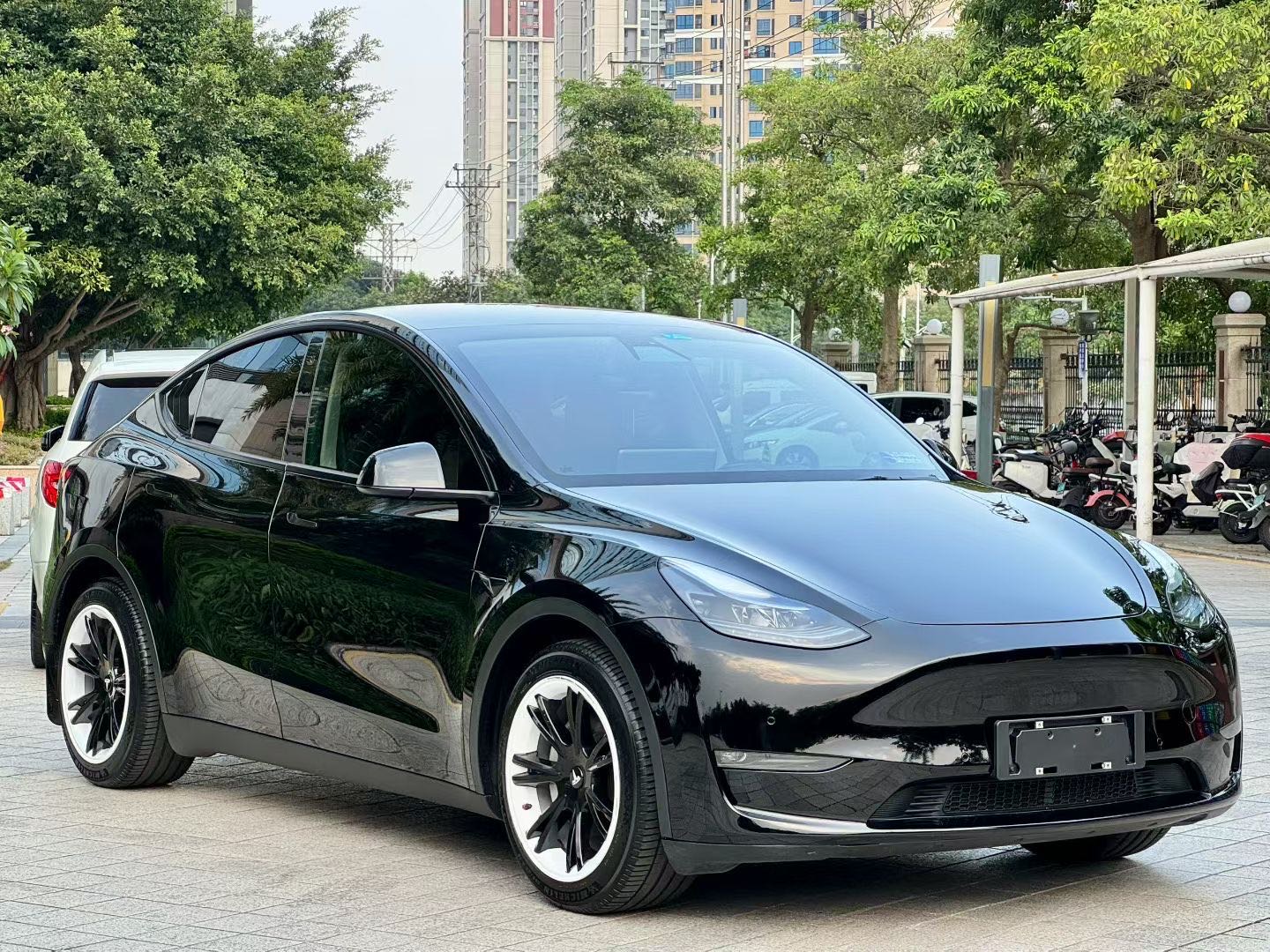 Tesla Model Y 2021 car image #5