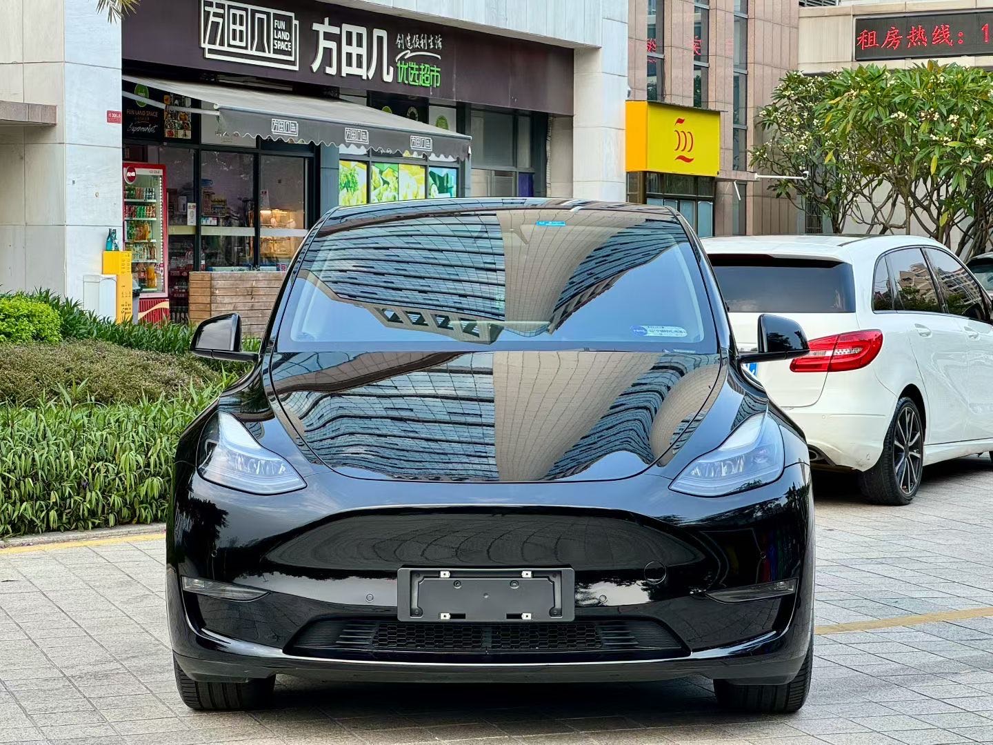 Tesla Model Y 2021 car image #4