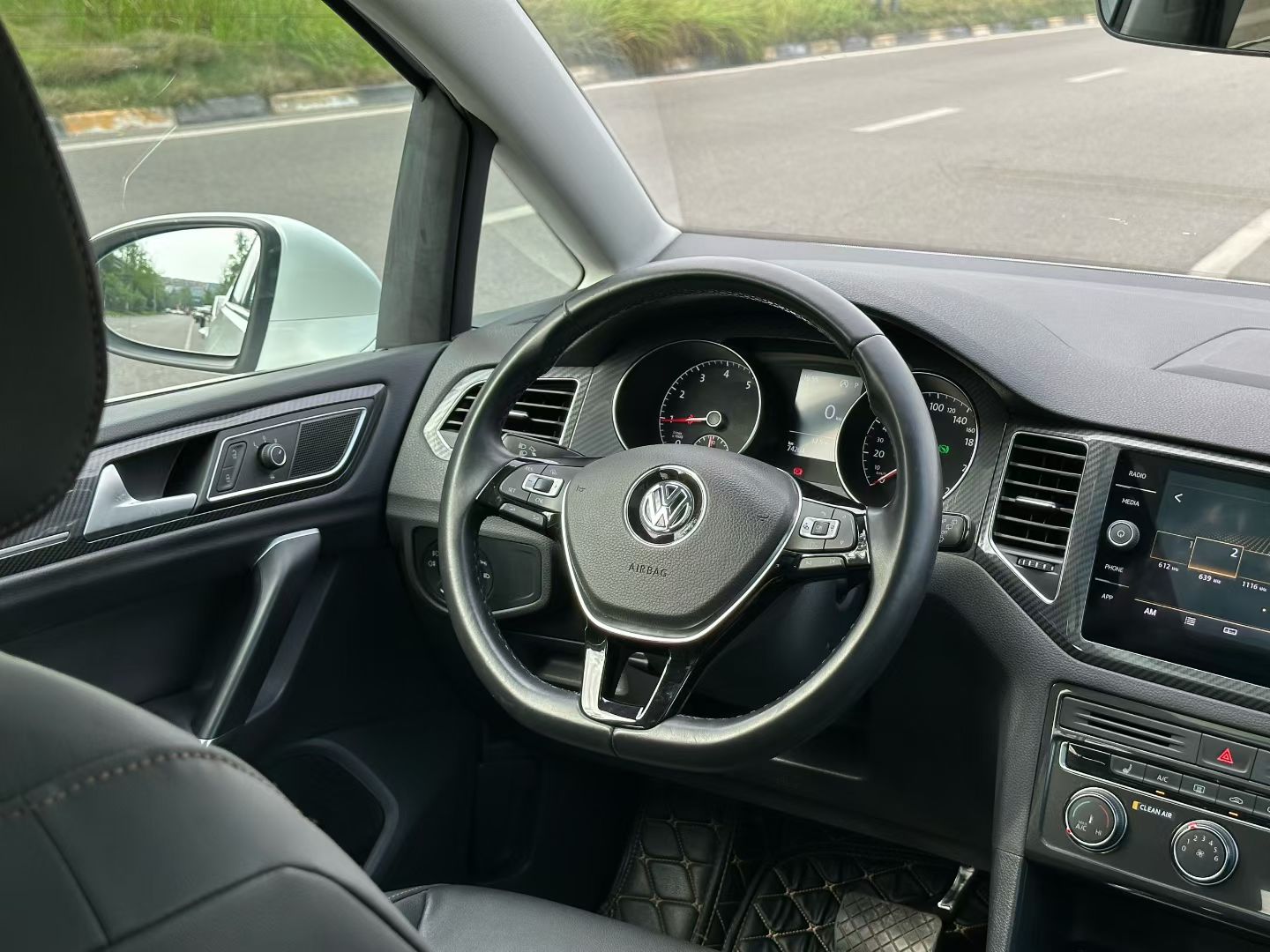 Volkswagen Golf 2018 car image #8