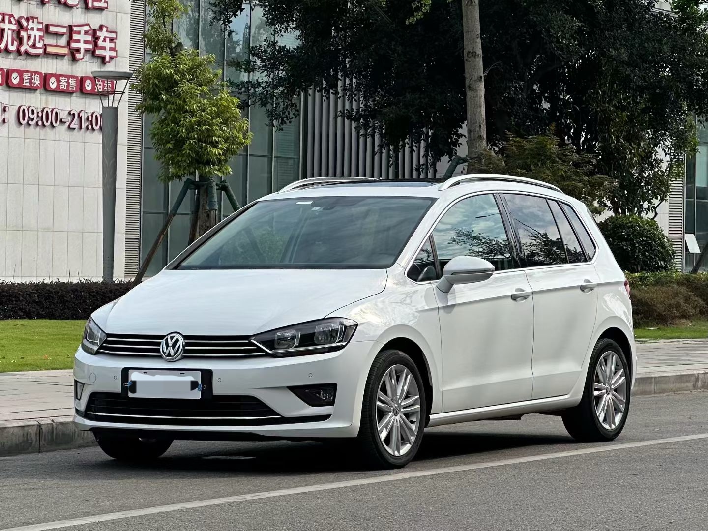 Volkswagen Golf 2018 car image #2