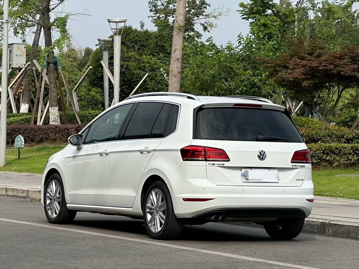 Volkswagen Golf 2018 car image #5
