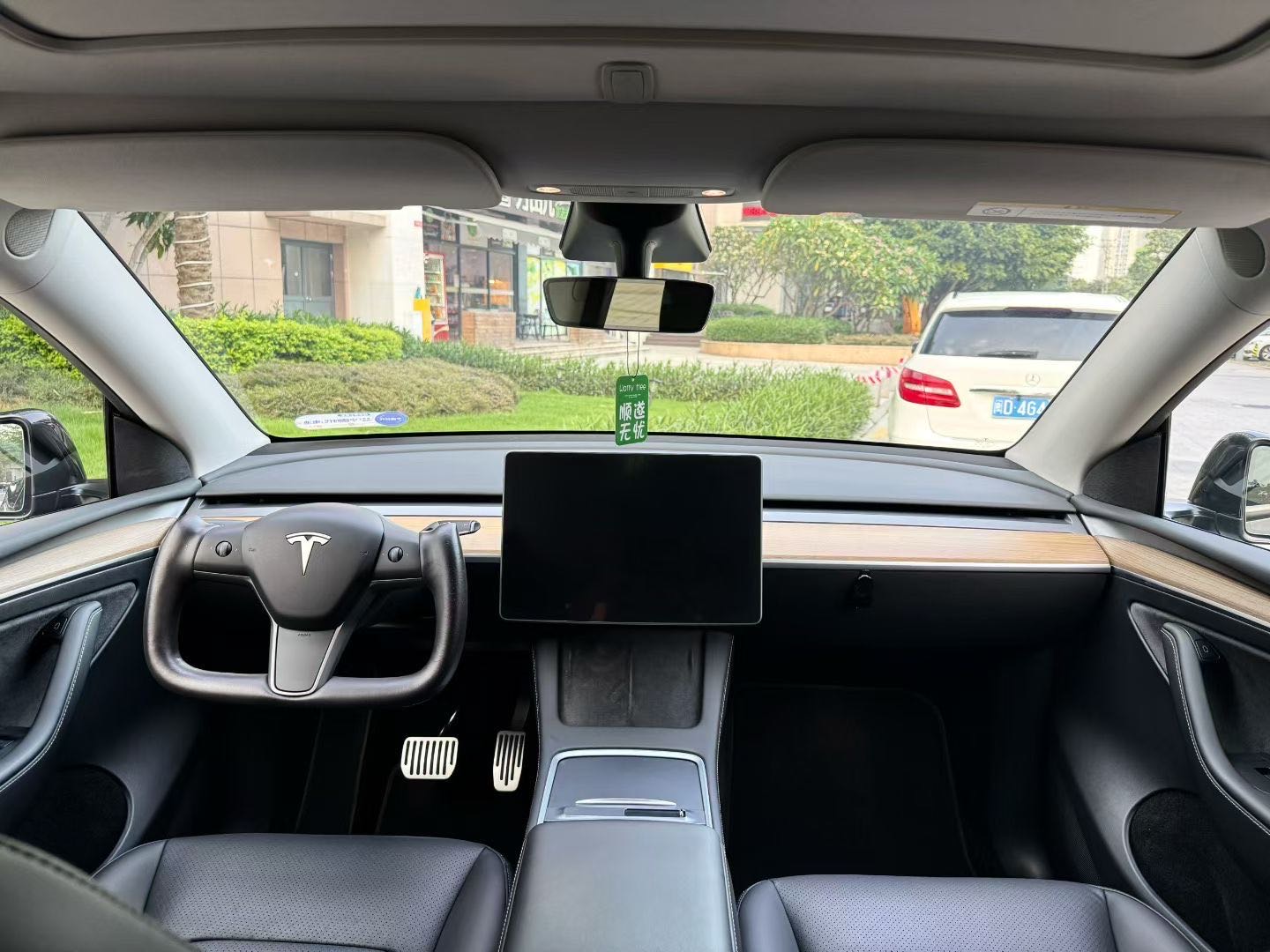 Tesla Model Y 2021 car image #9