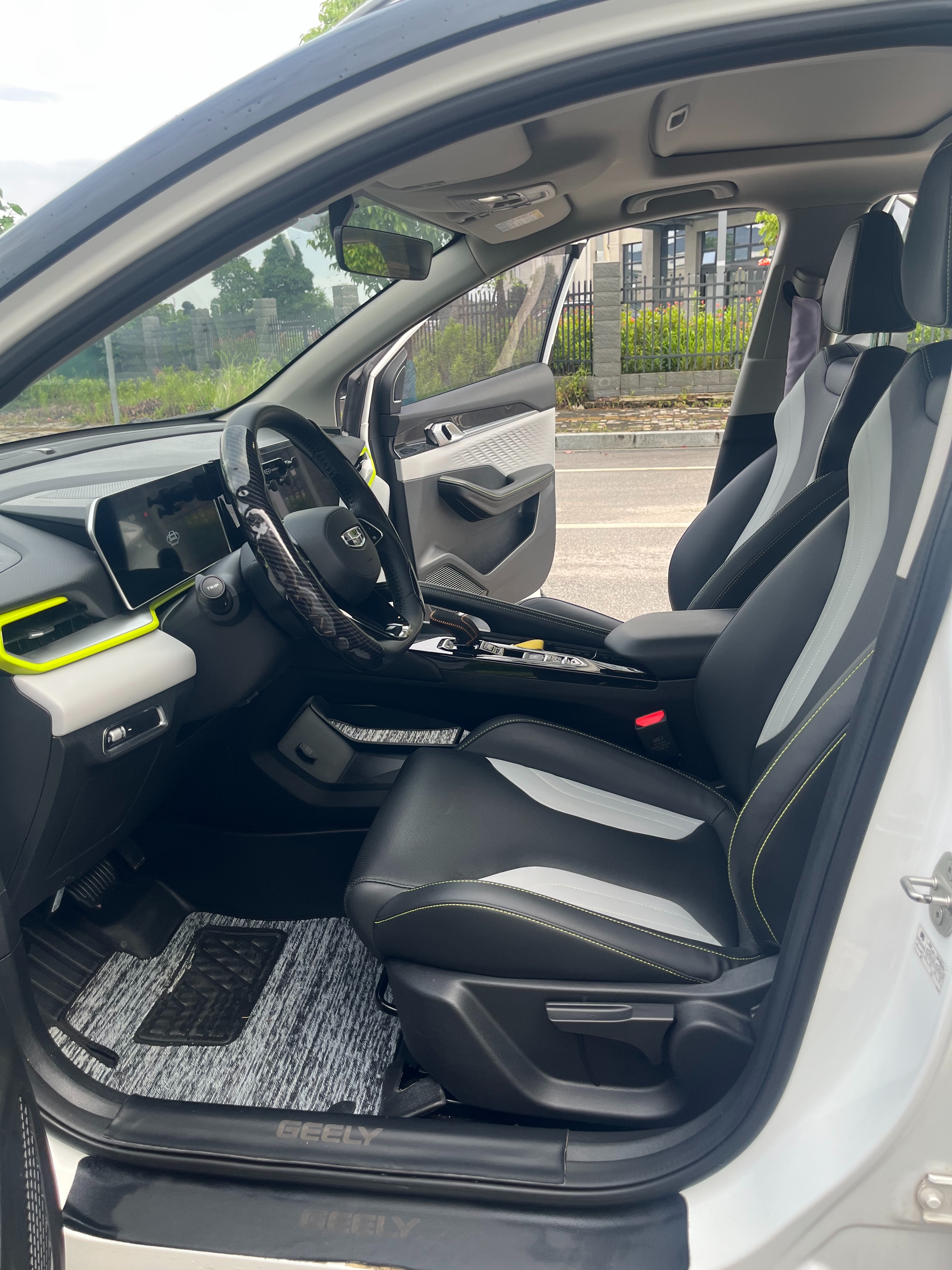 GEELY Coolray 2023 car image #10