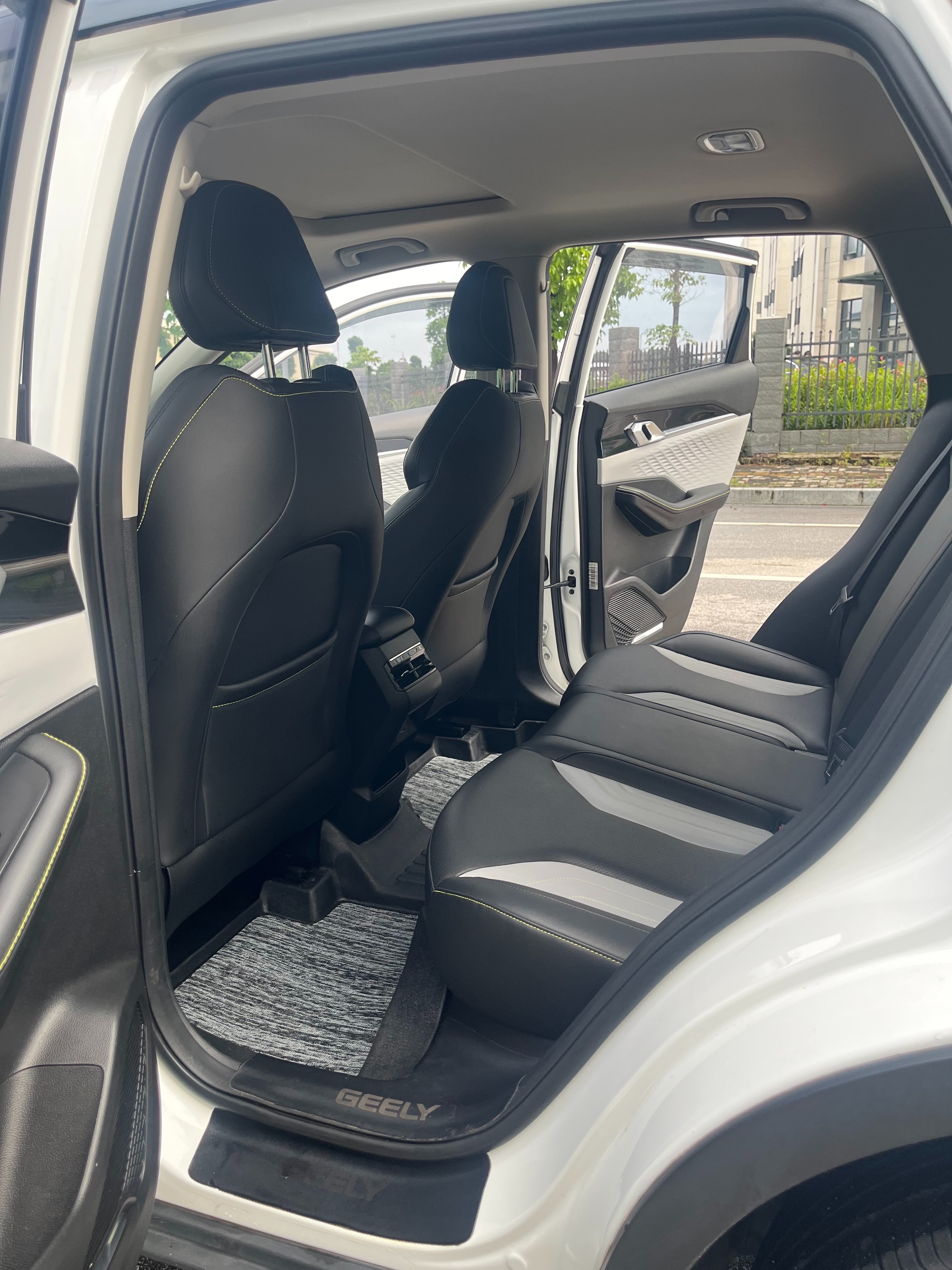 GEELY Coolray 2023 car image #11