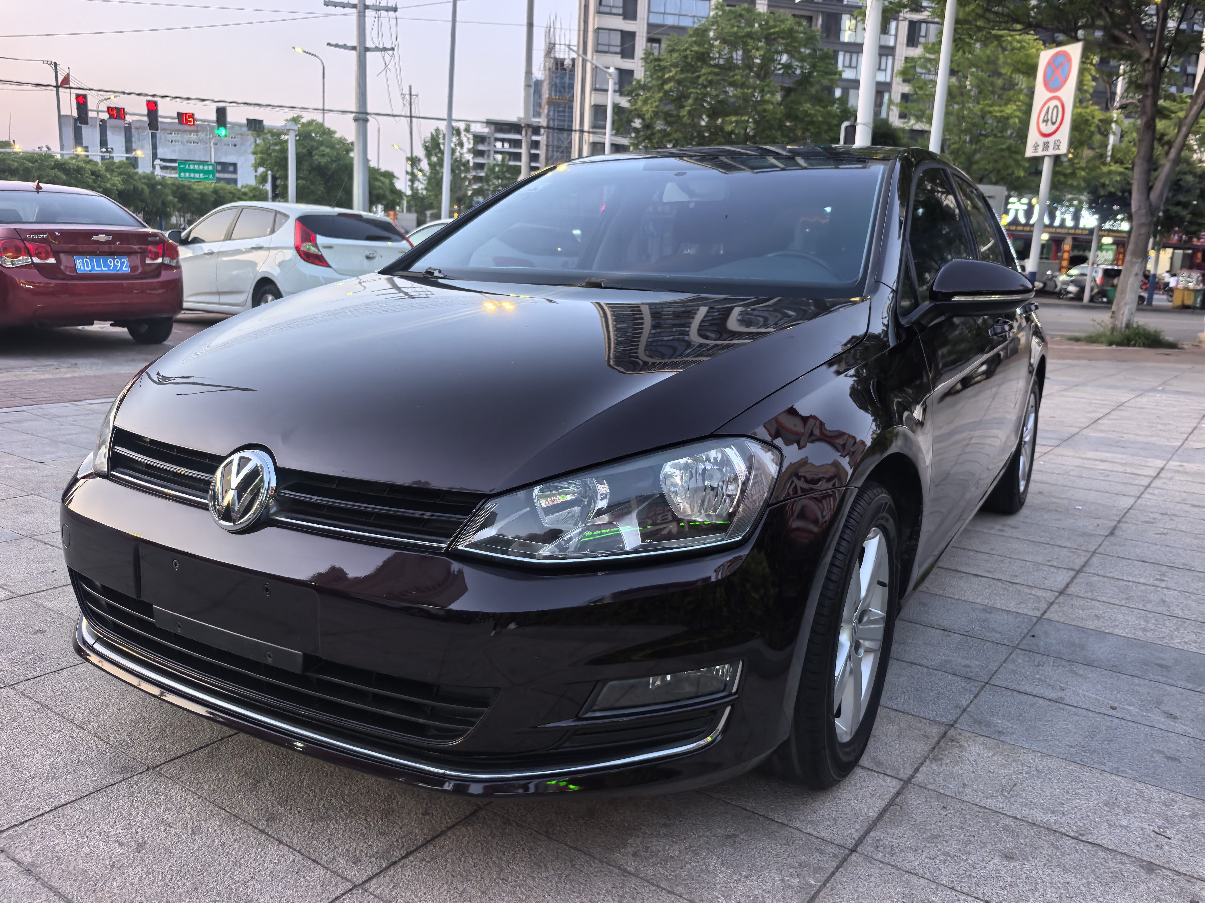 Volkswagen Golf 2016 car image #2