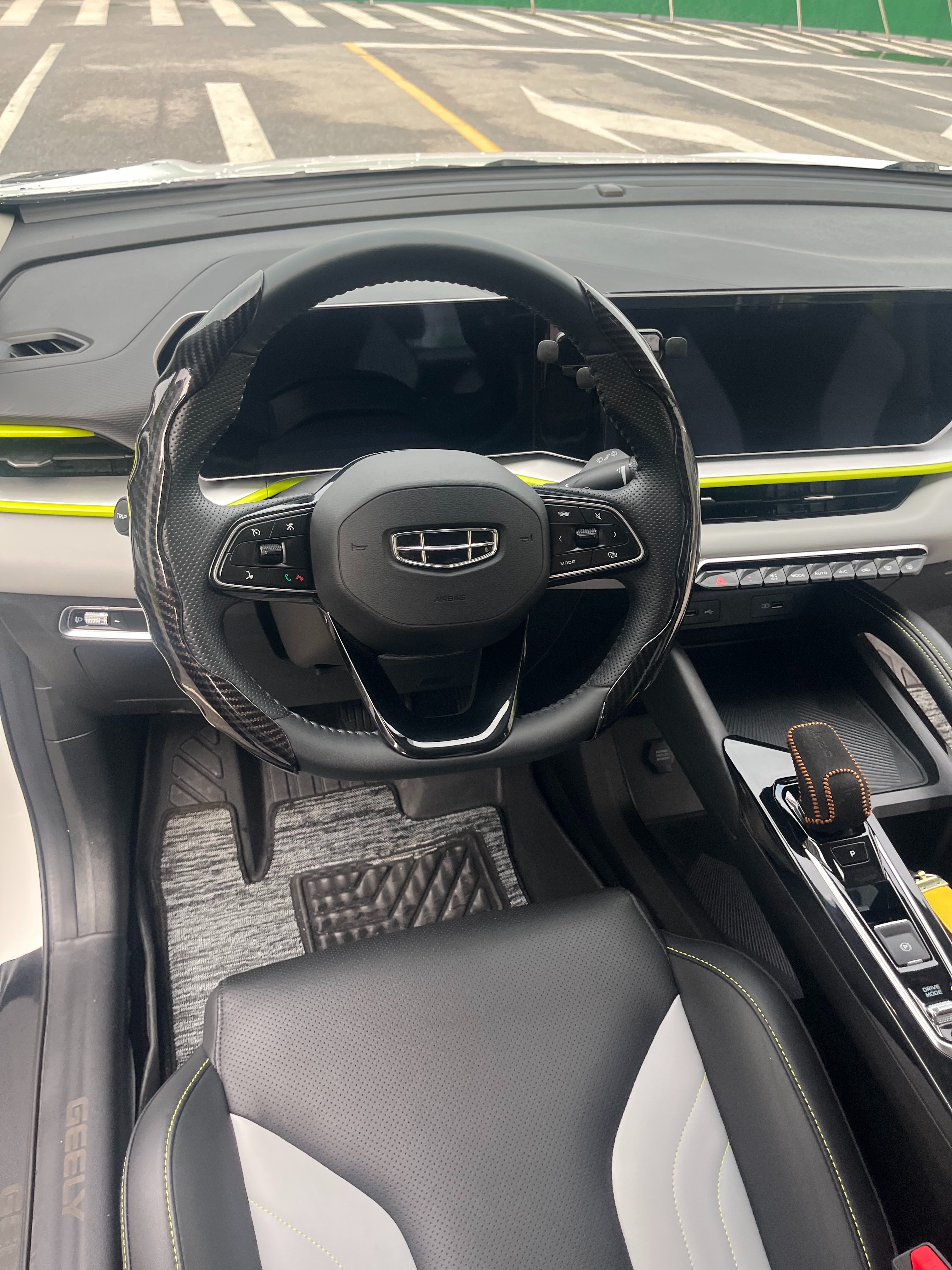 GEELY Coolray 2023 car image #15
