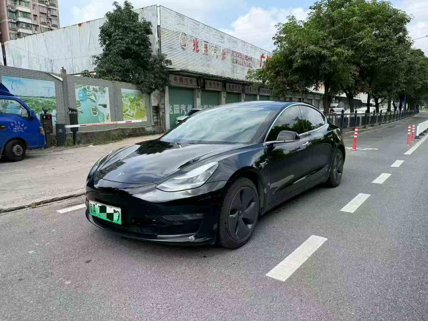 Tesla Model 3 2020 car image #2