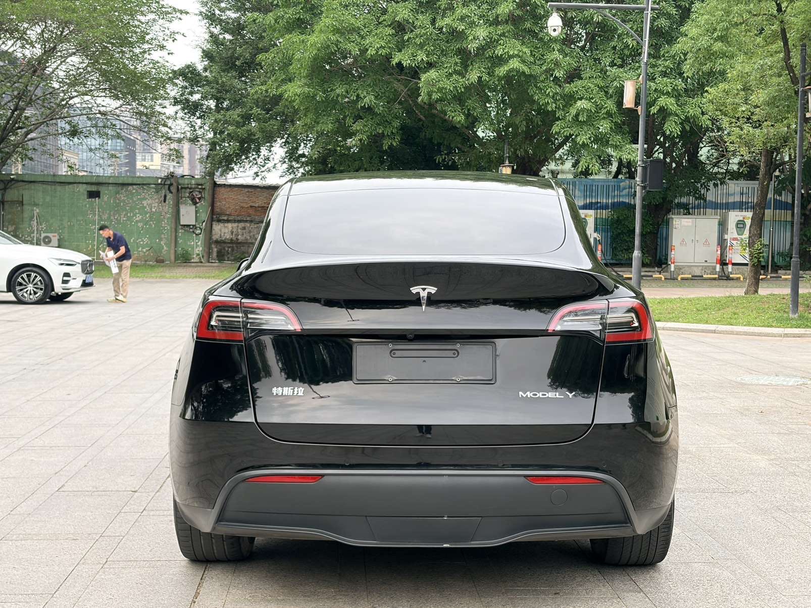 Tesla Model Y 2022 #8 Tesla Model Y 2022 car image #8