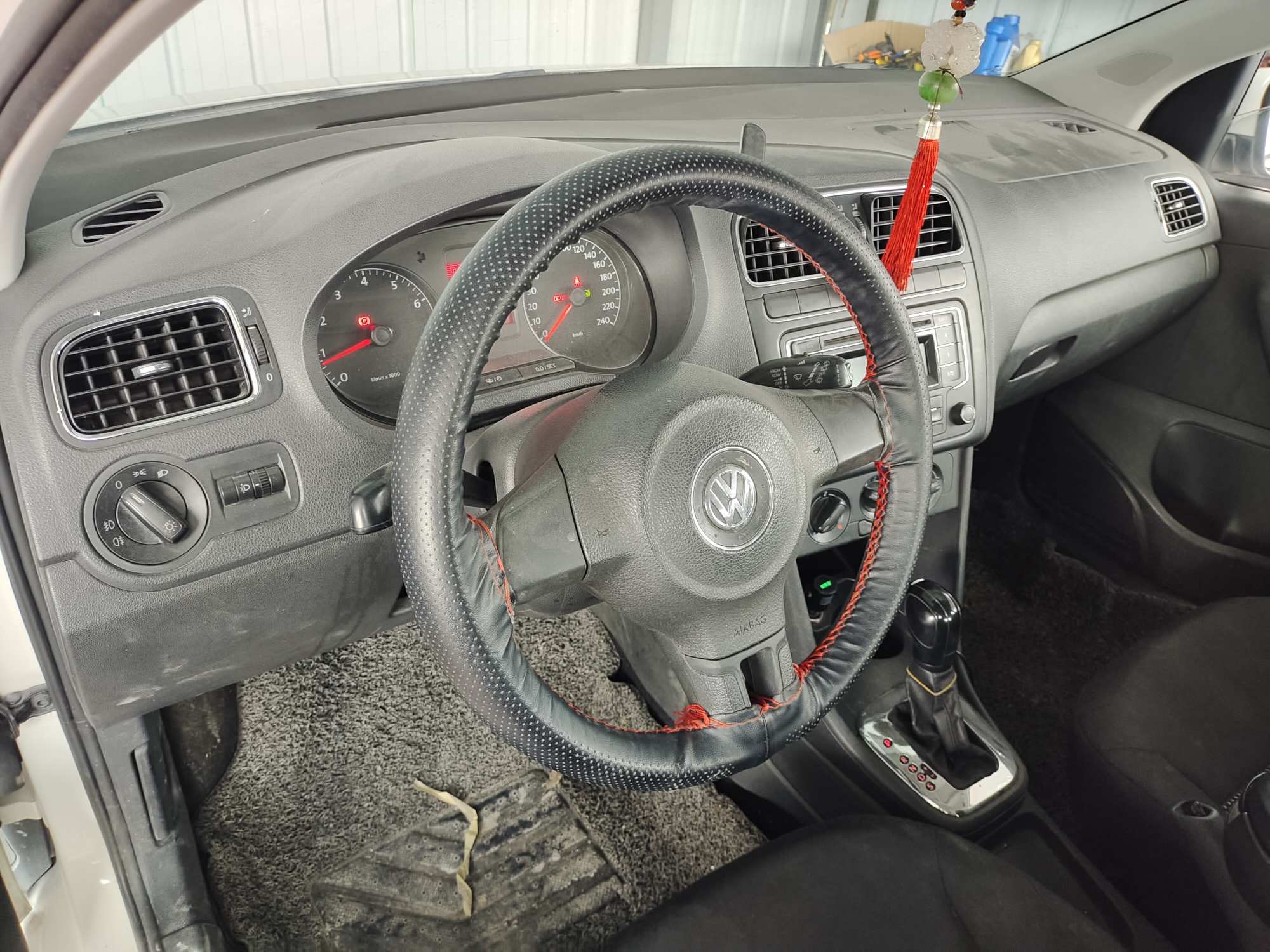 Volkswagen Polo 2023 car image #3