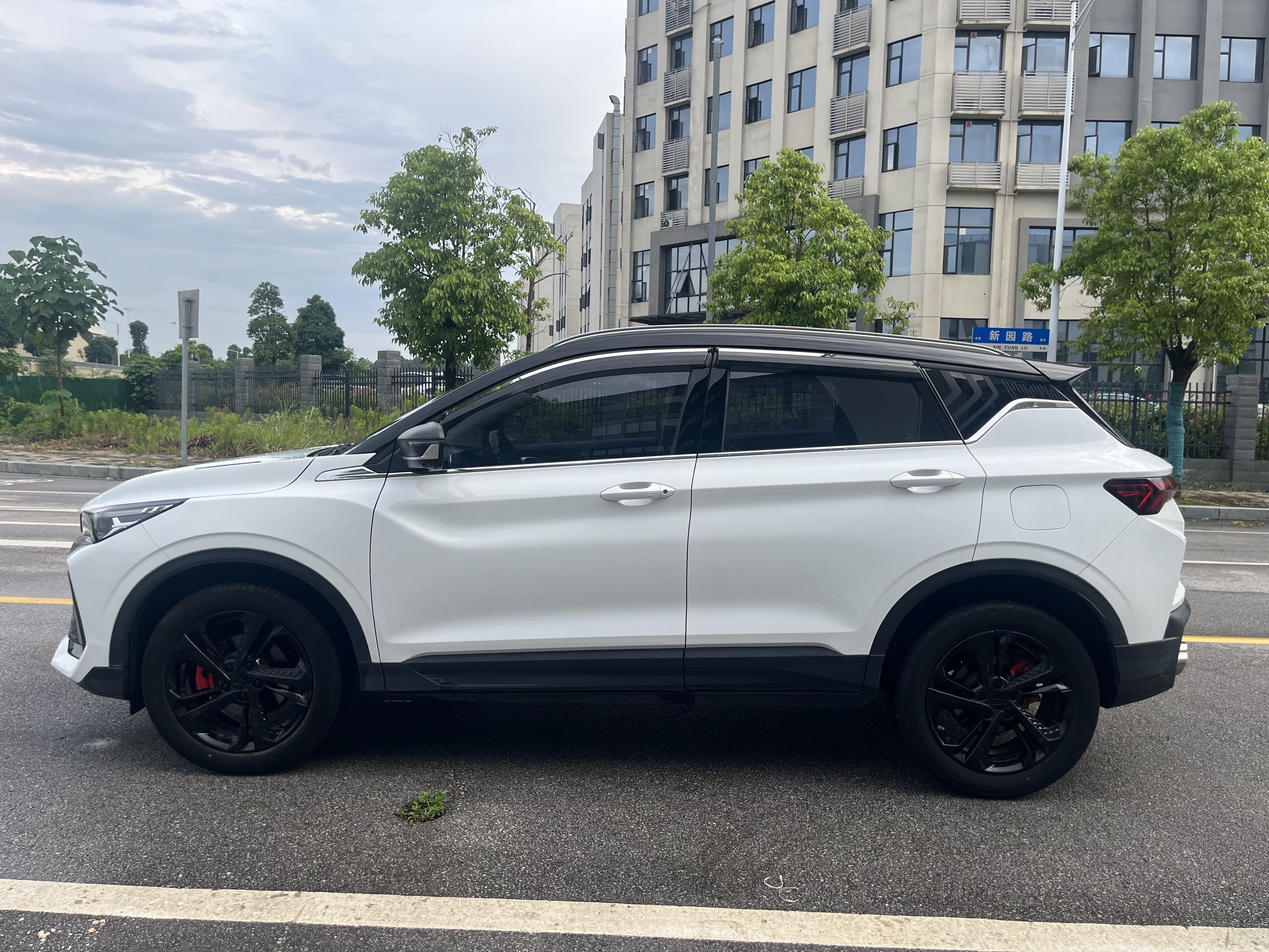 GEELY Coolray 2023 car image #9