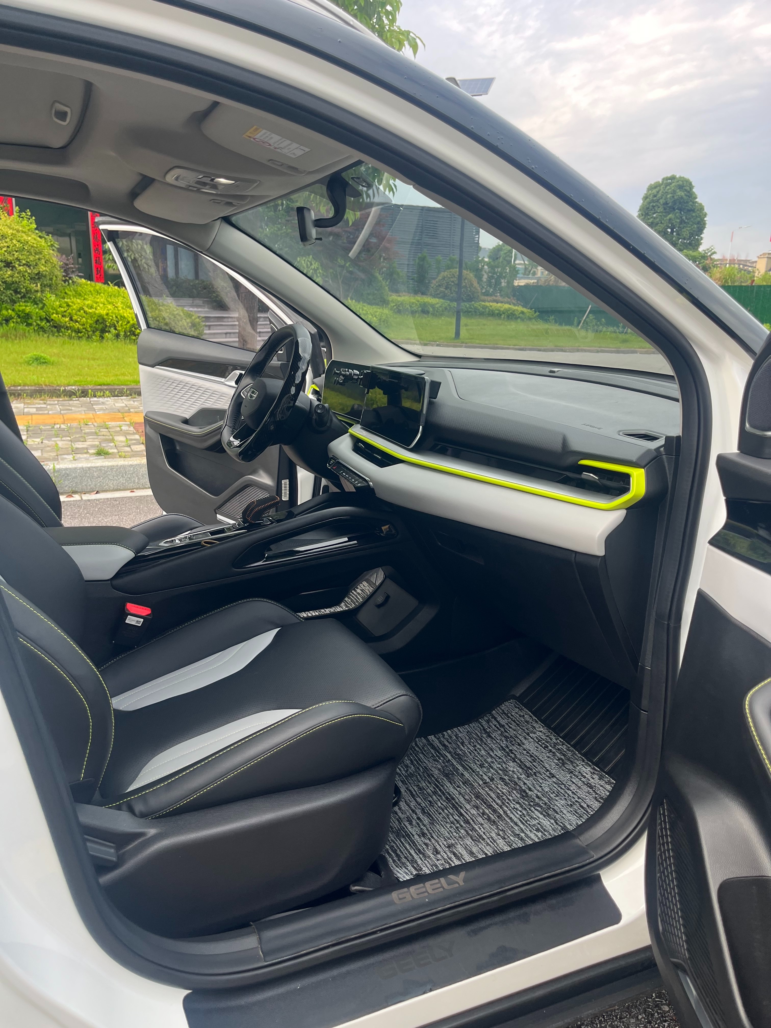 GEELY Coolray 2023 car image #13