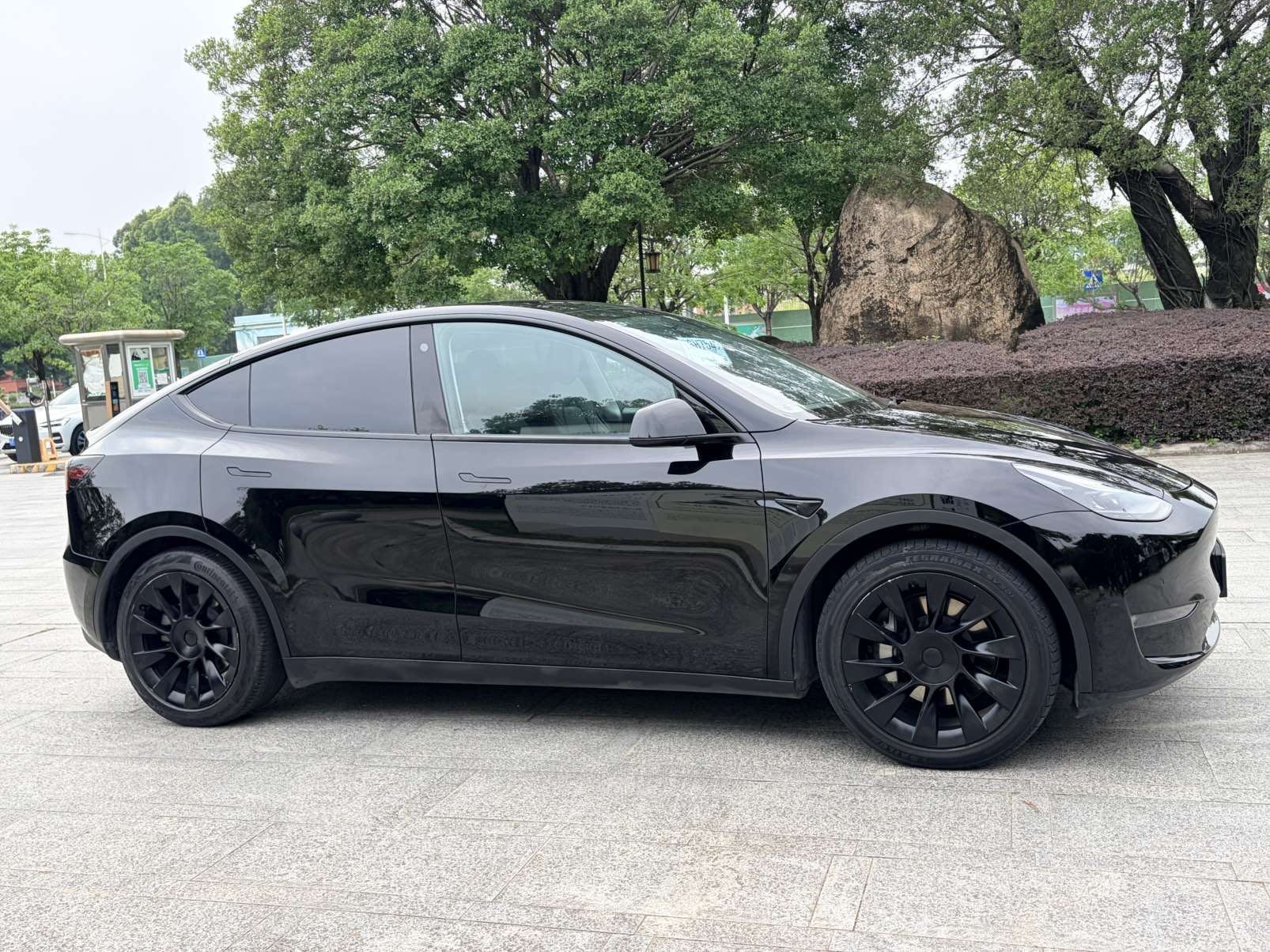 Tesla Model Y 2022 #6 Tesla Model Y 2022 car image #6