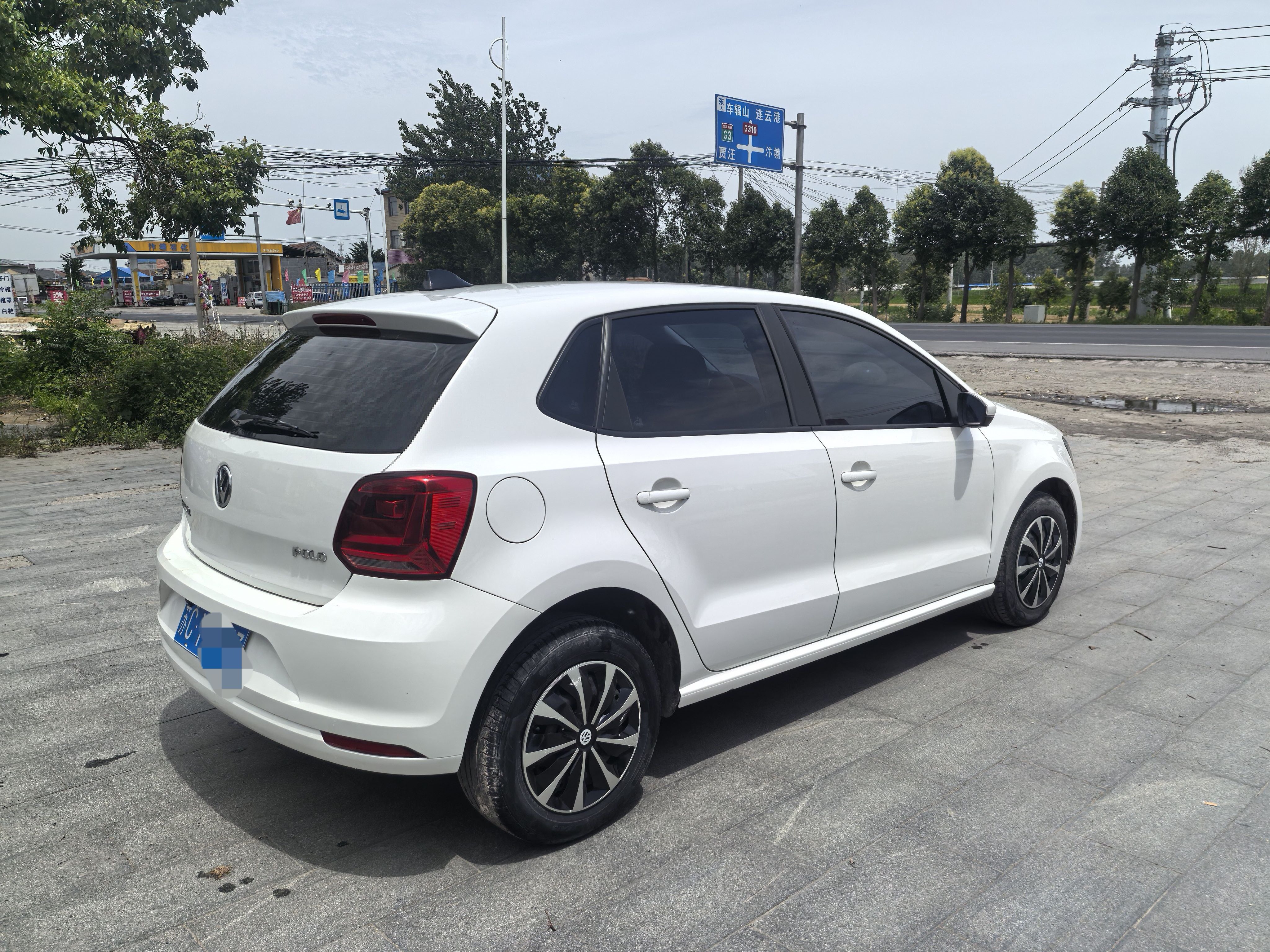 Volkswagen Polo 2017 car image #11