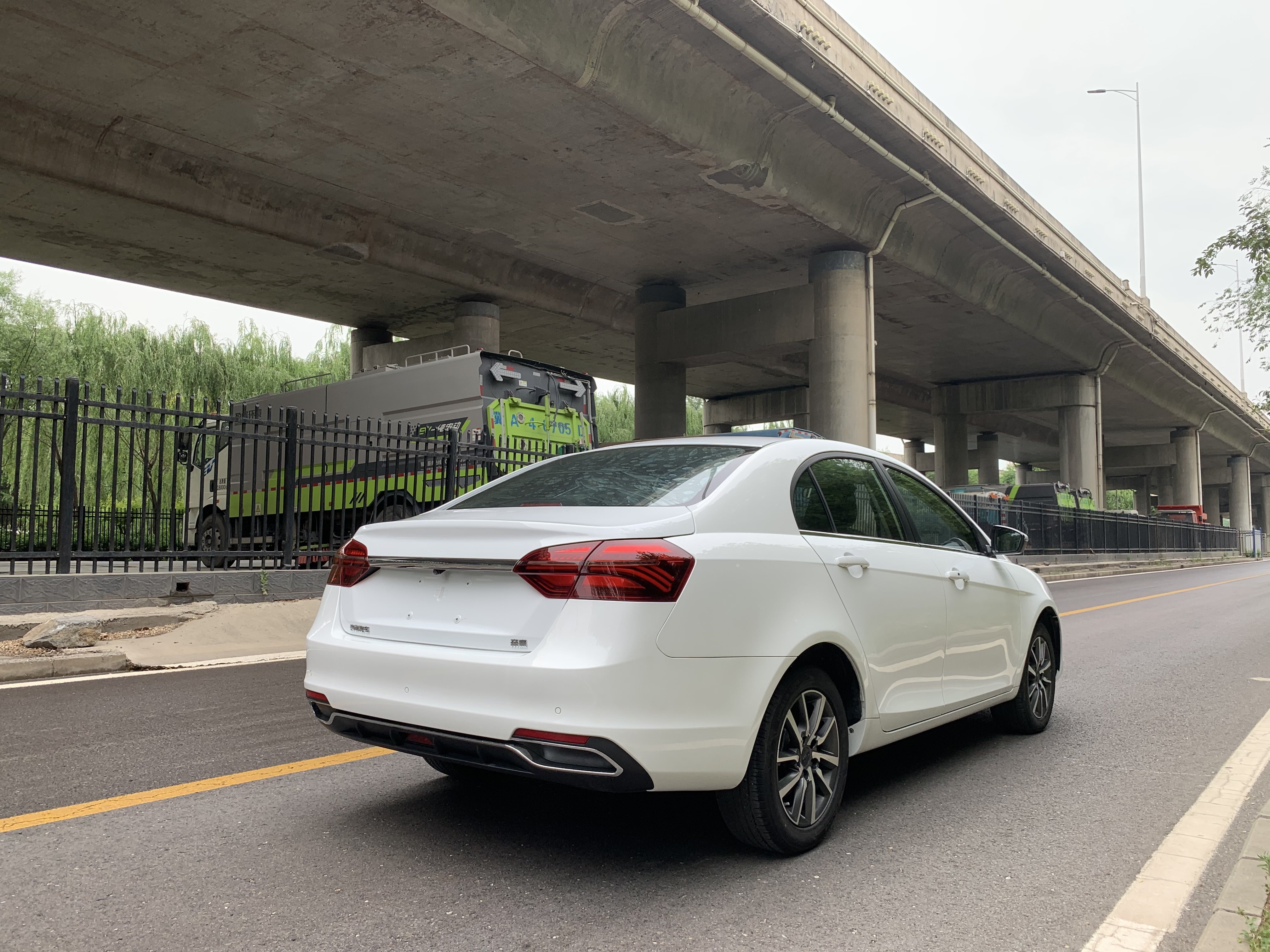 GEELY Emgrand 2019 #7 GEELY Emgrand 2019 car image #7