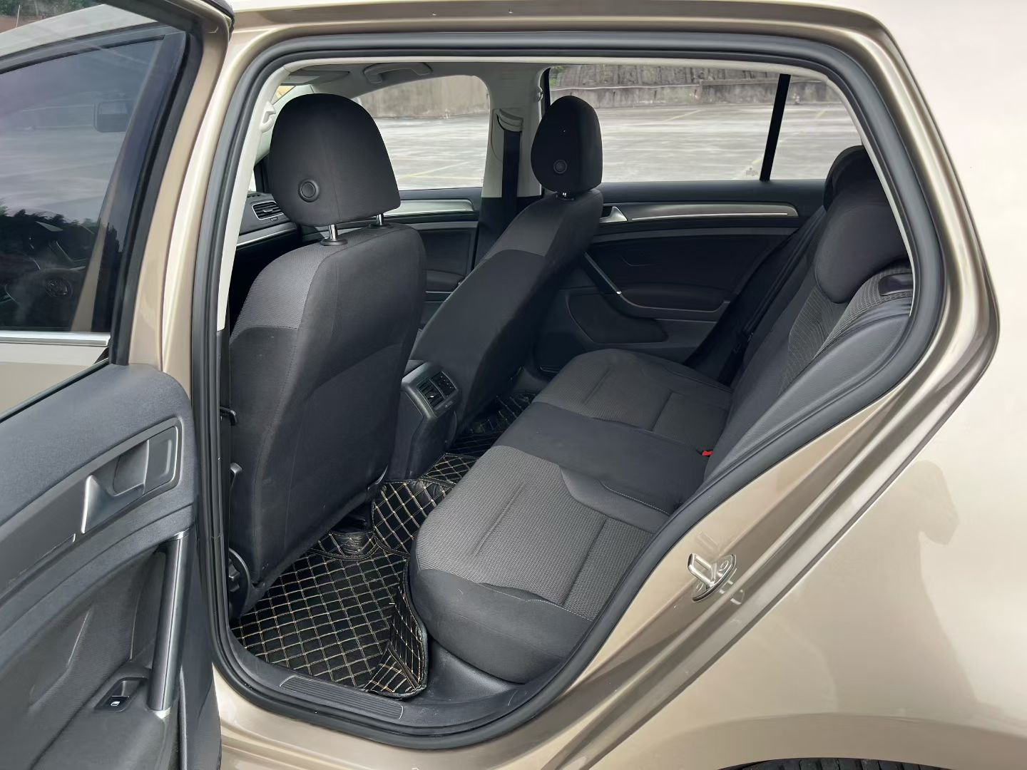 Volkswagen Golf 2015 car image #6