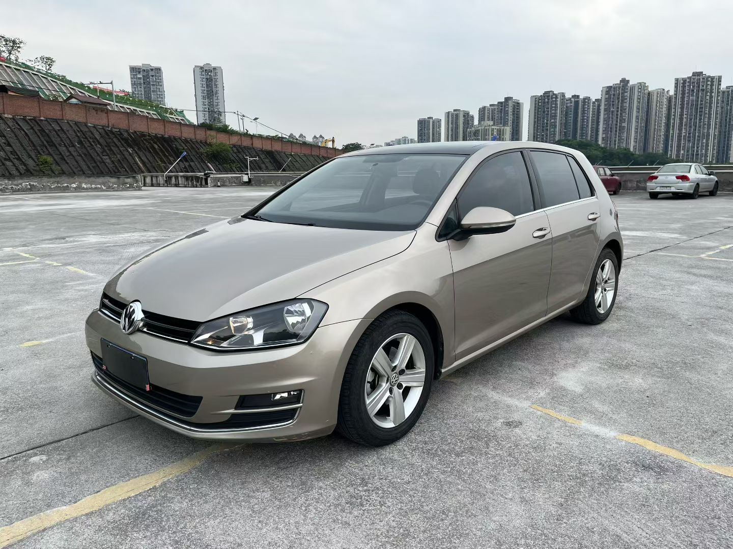 Volkswagen Golf 2015 car image #2