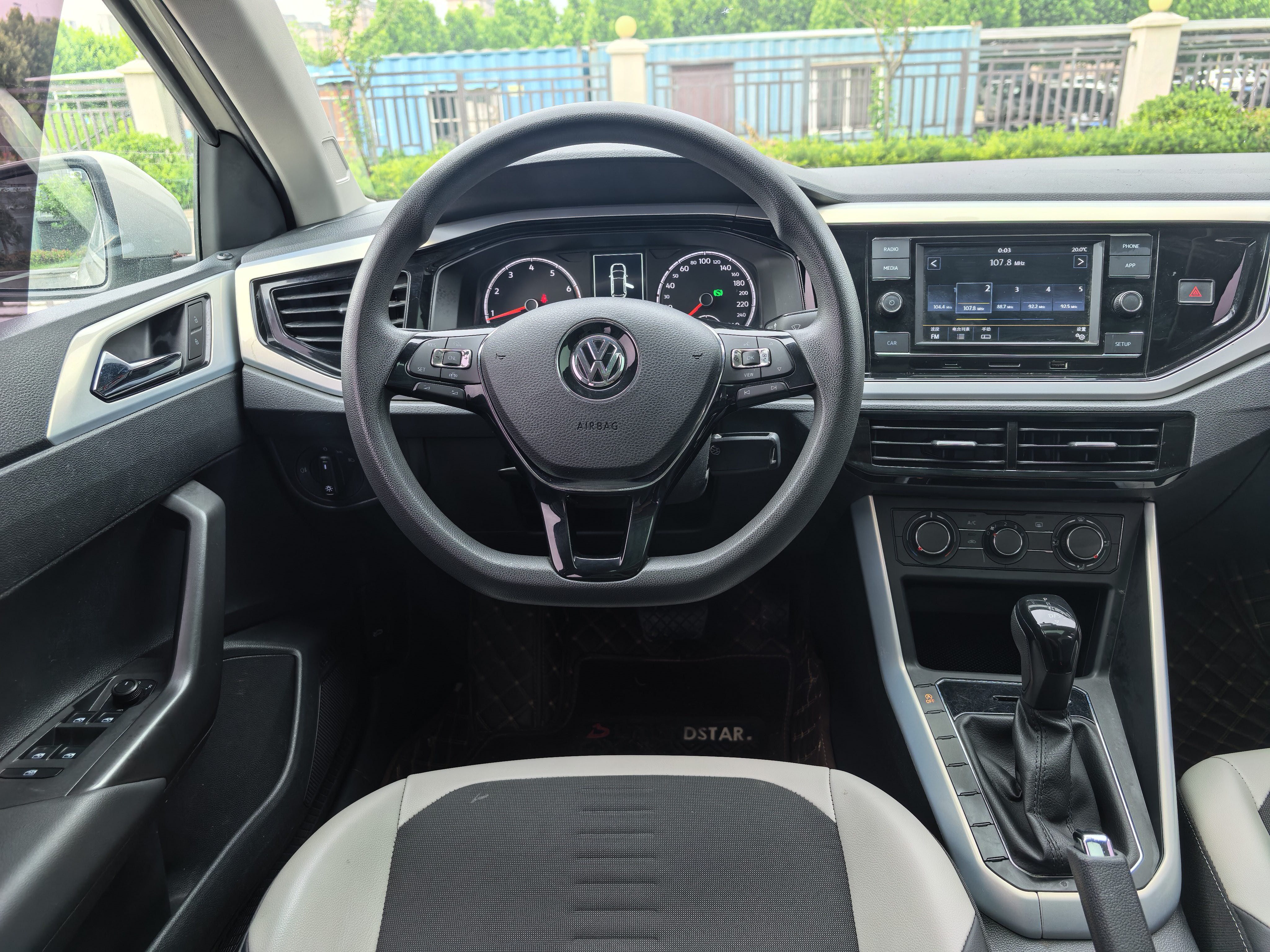 Volkswagen Polo 2020 car image #9