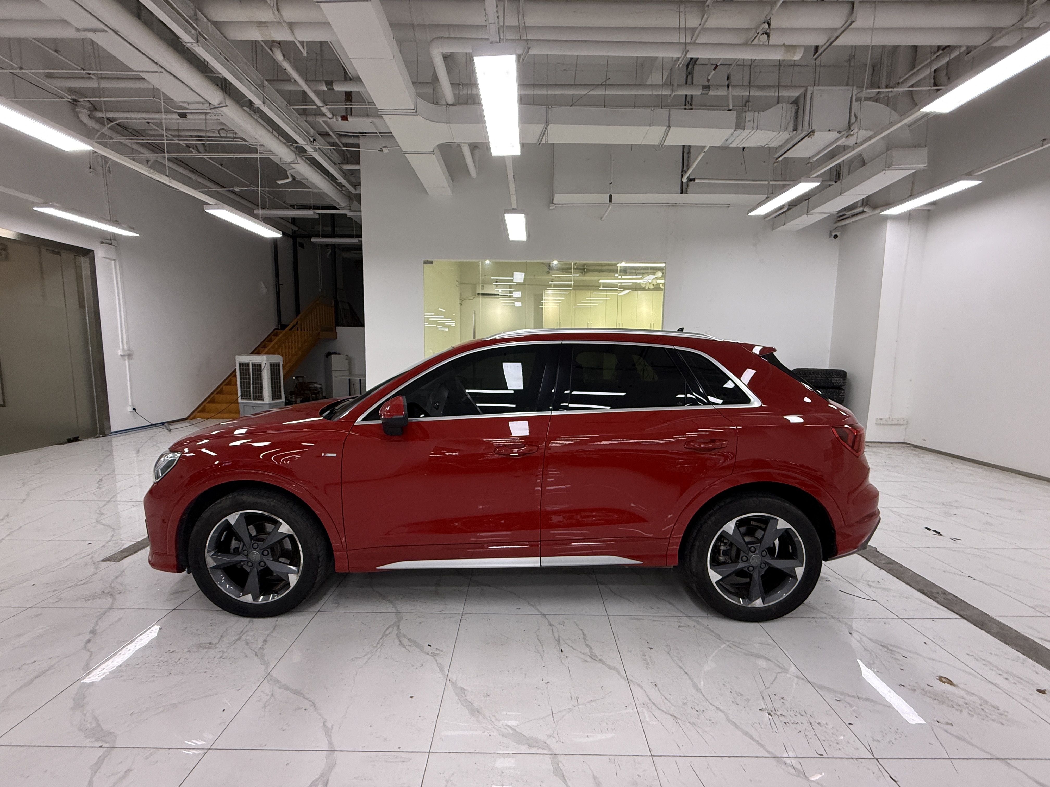 Audi Q3 2021 car image #5