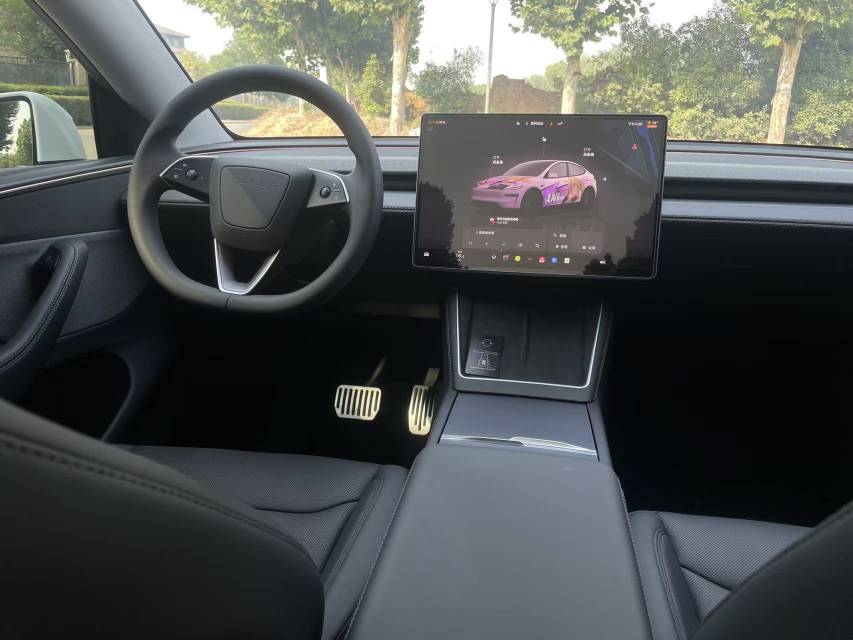 Tesla Model Y 2025 #8 Tesla Model Y 2025 car image #8