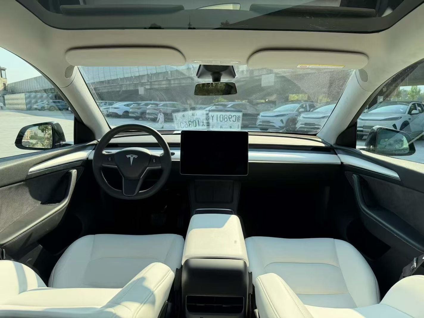 Tesla Model Y 2023 #5 Tesla Model Y 2023 car image #5