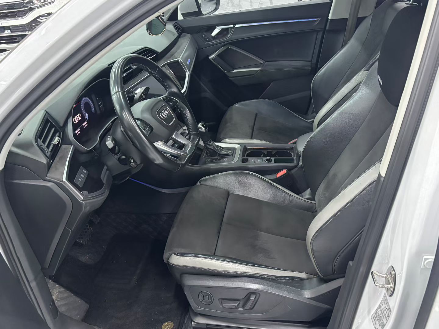 Audi Q3 2020 car image #7