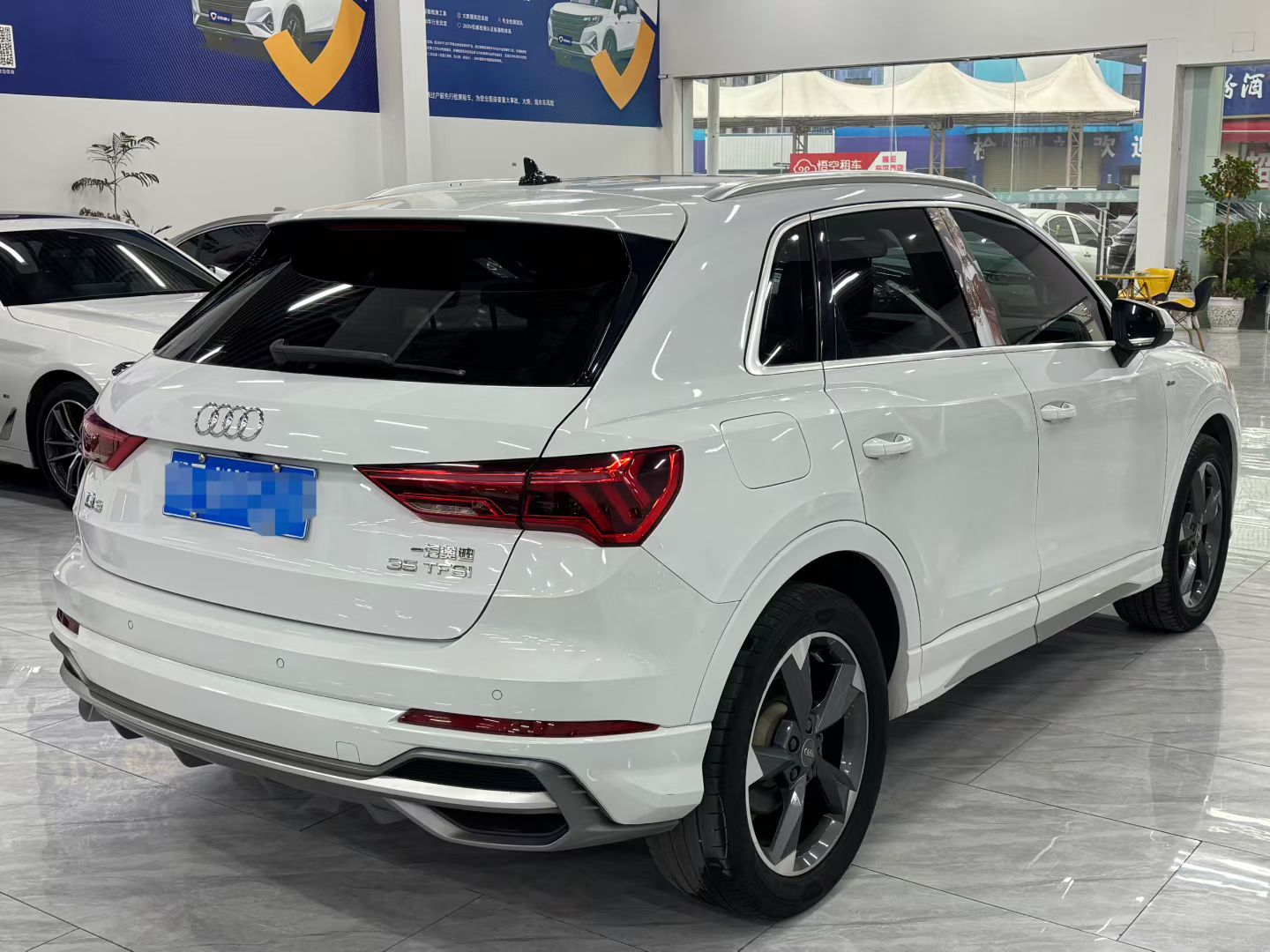 Audi Q3 2020 car image #11