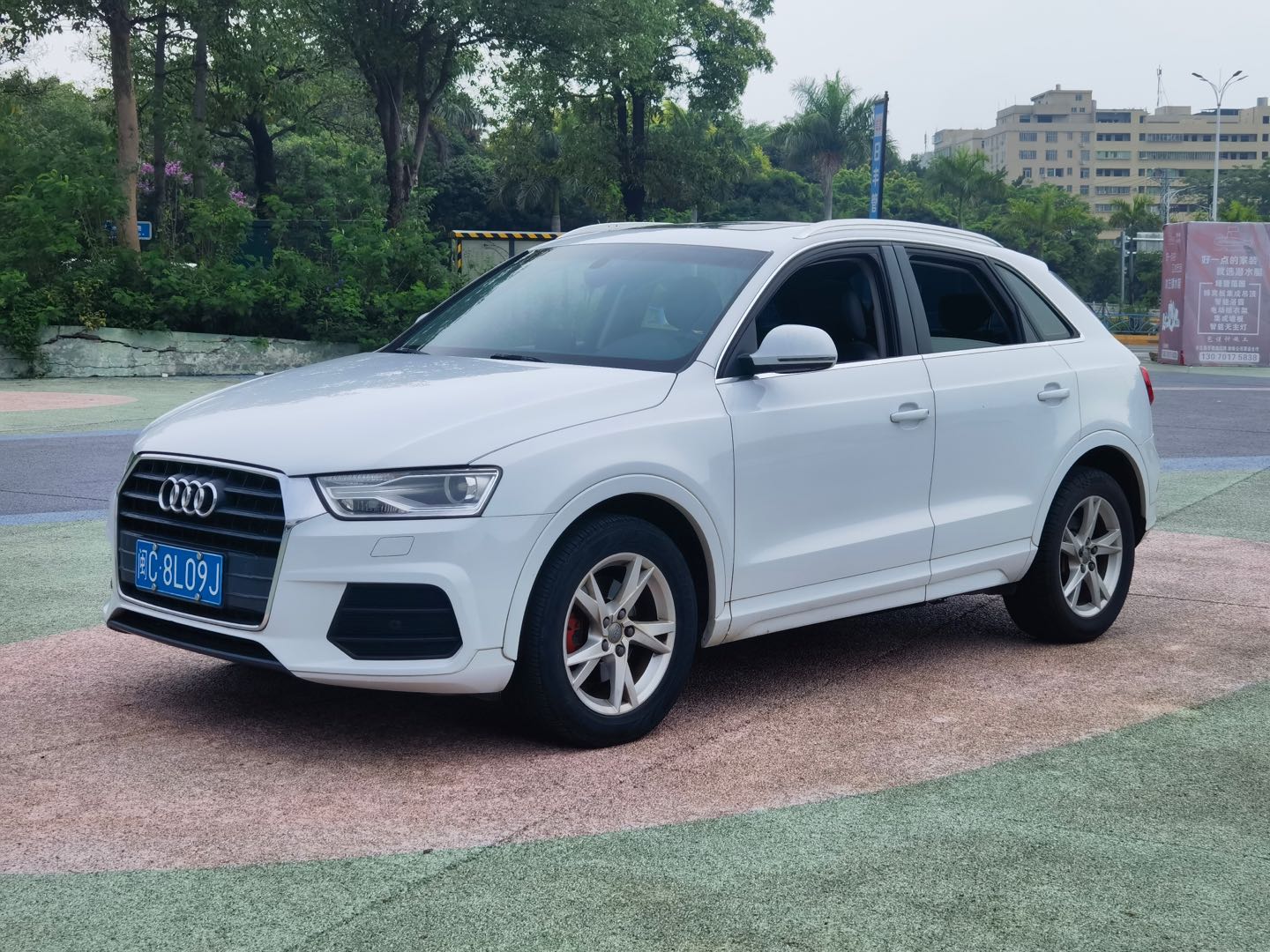 Audi Q3 2016 car image #2