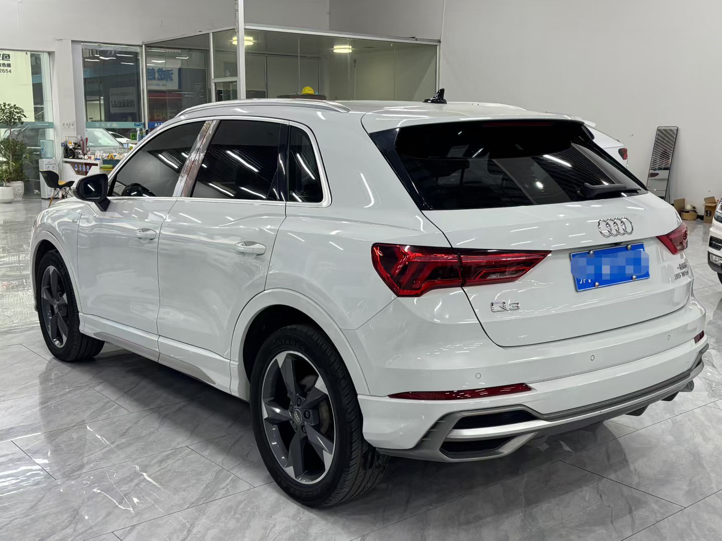 Audi Q3 2020 car image #9