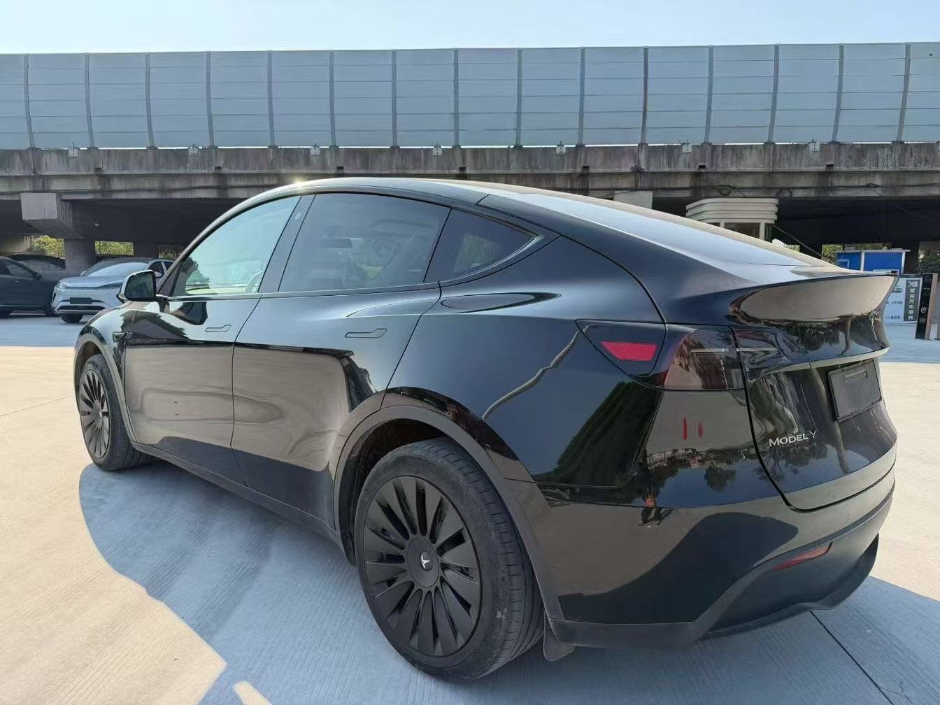 Tesla Model Y 2023 #7 Tesla Model Y 2023 car image #7