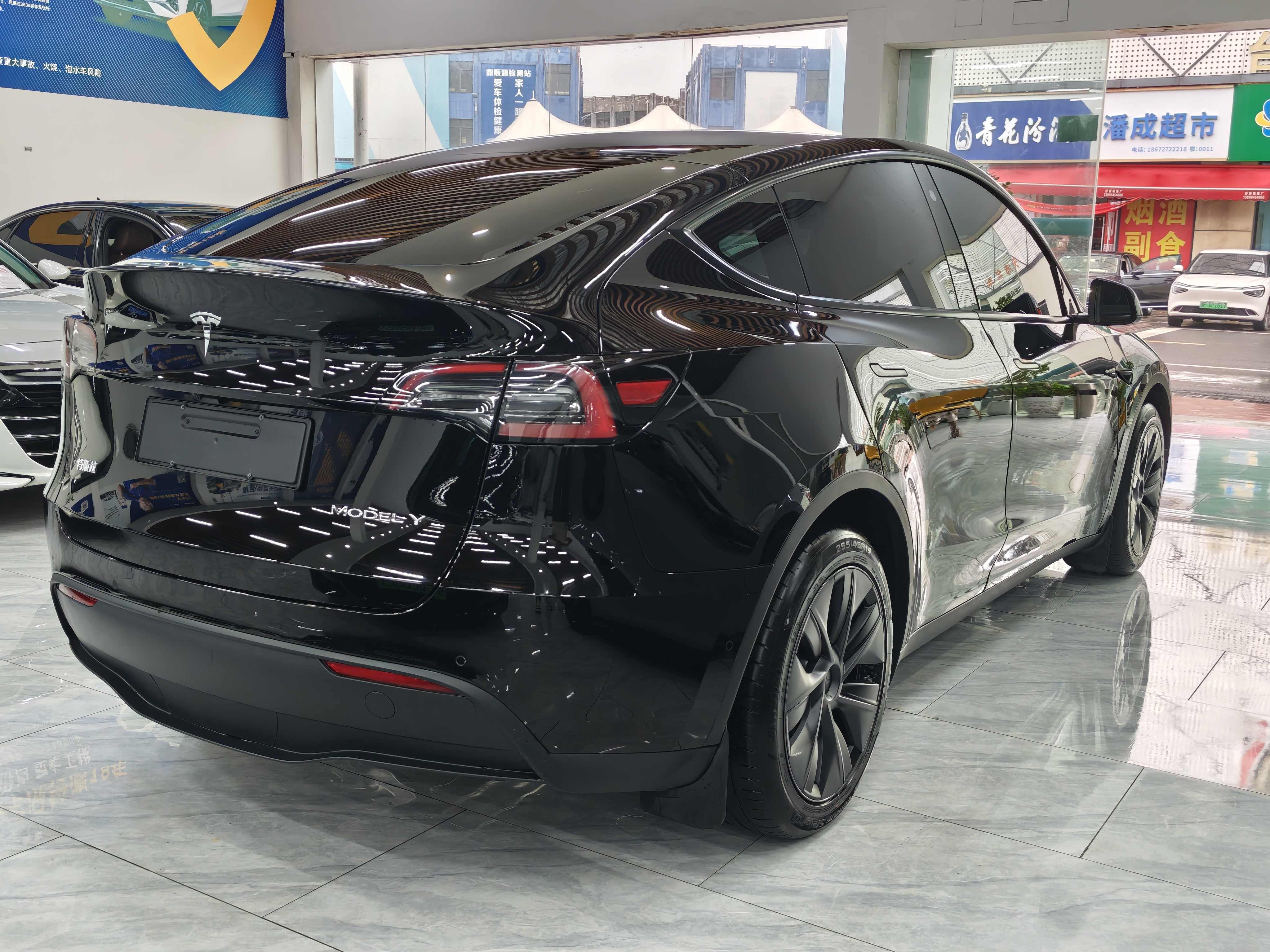 Tesla Model Y 2023 #9 Tesla Model Y 2023 car image #9