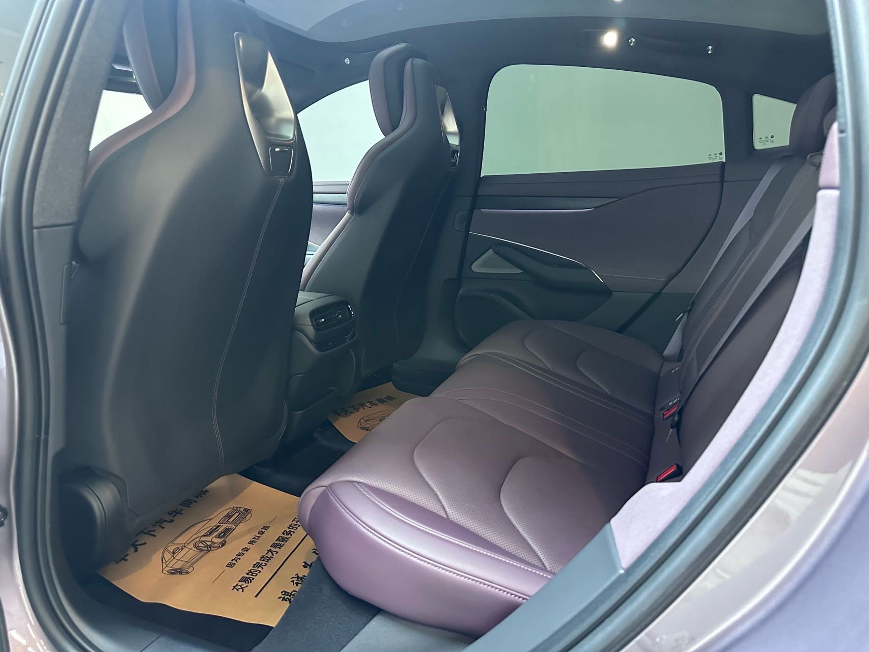 MI SU7 2025 immagine di auto #6