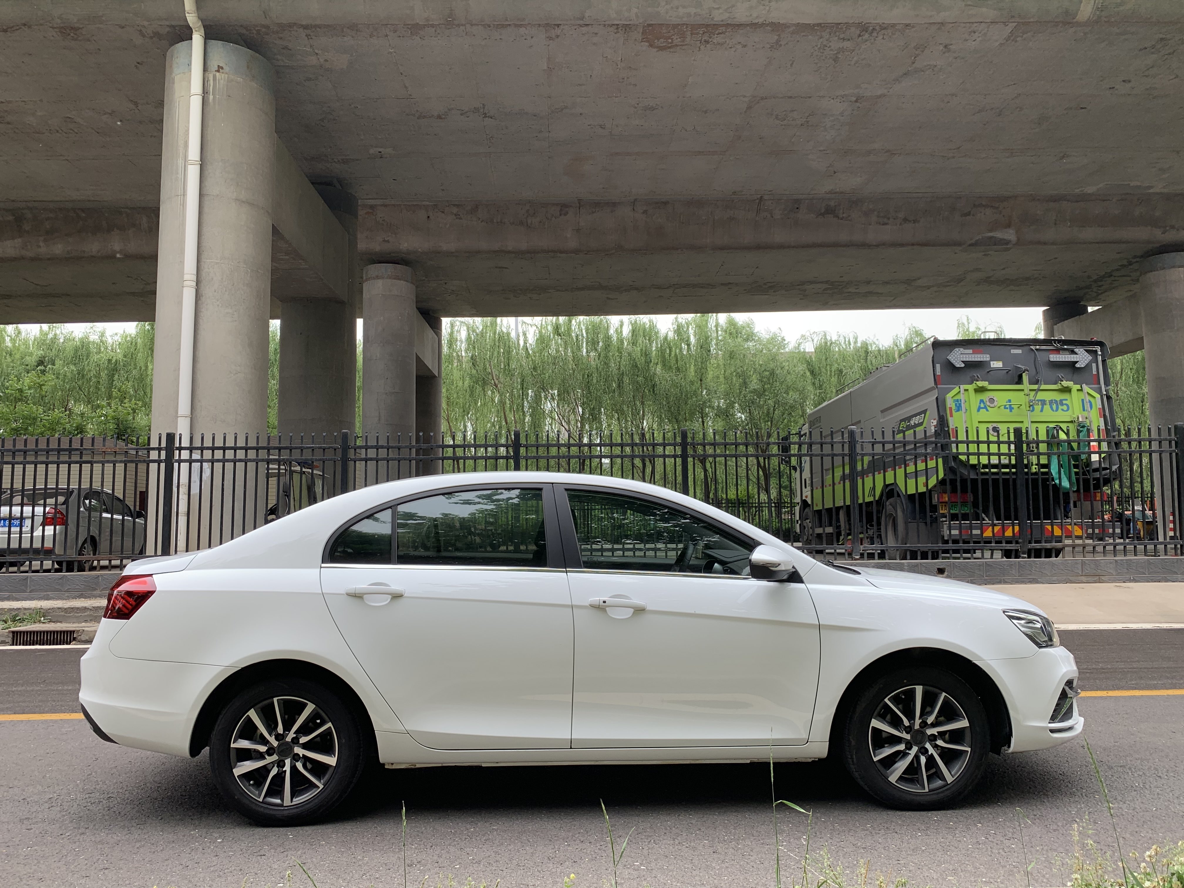 GEELY Emgrand 2019 #8 GEELY Emgrand 2019 car image #8
