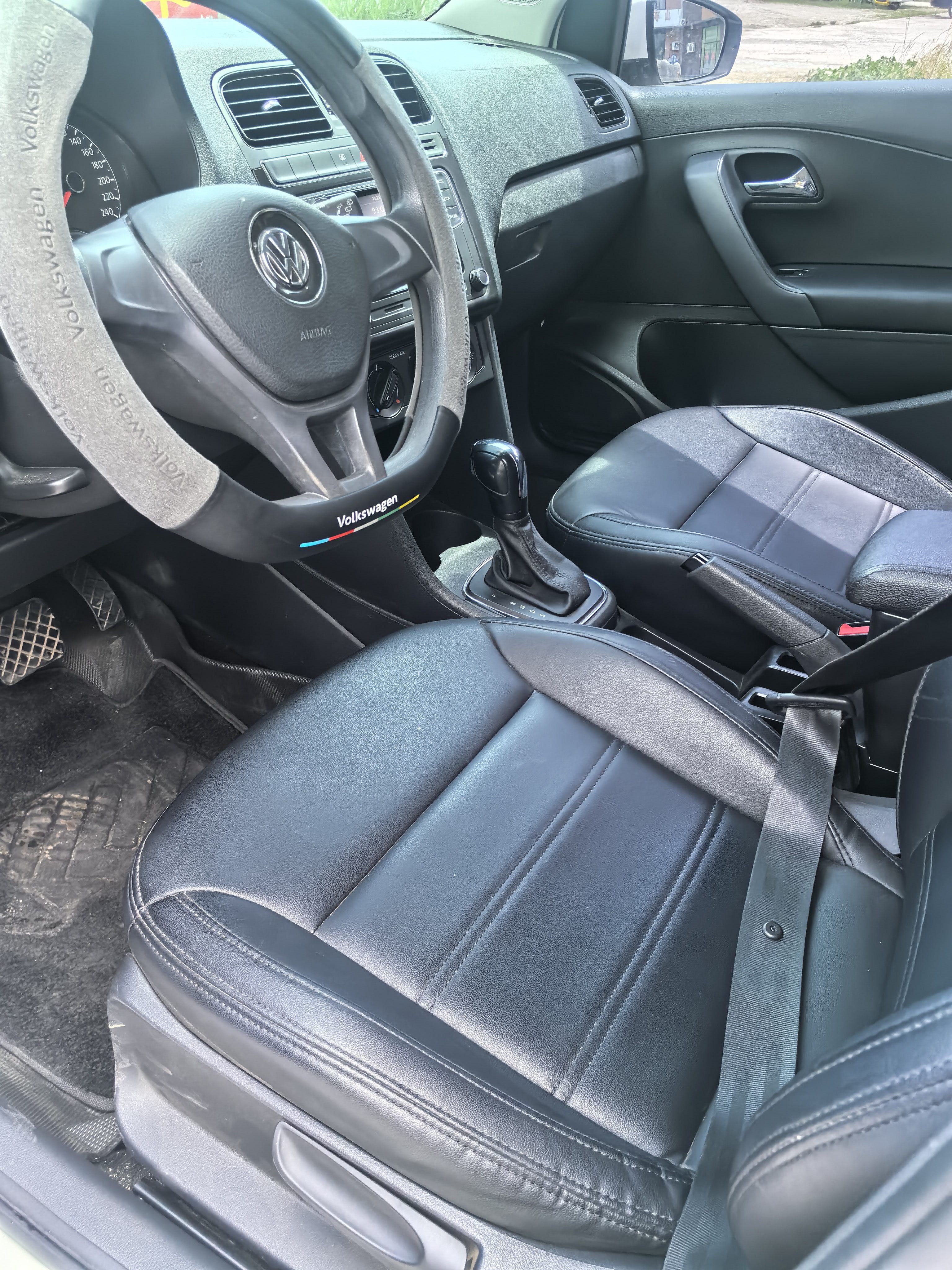 Volkswagen Polo 2017 car image #7