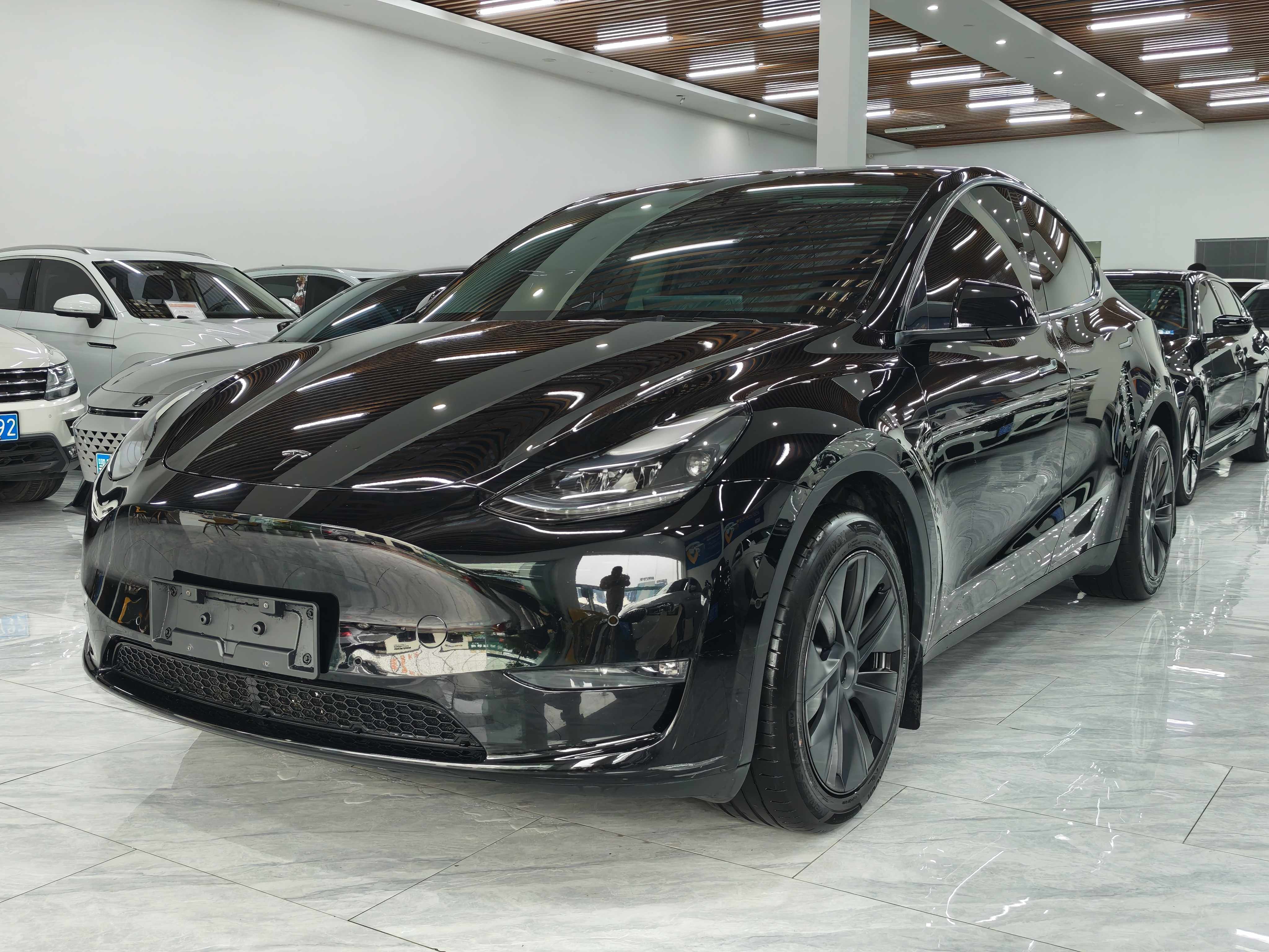 Tesla Model Y 2023 #2 Tesla Model Y 2023 car image #2