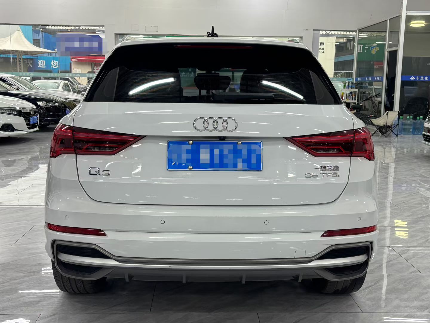 Audi Q3 2020 car image #10