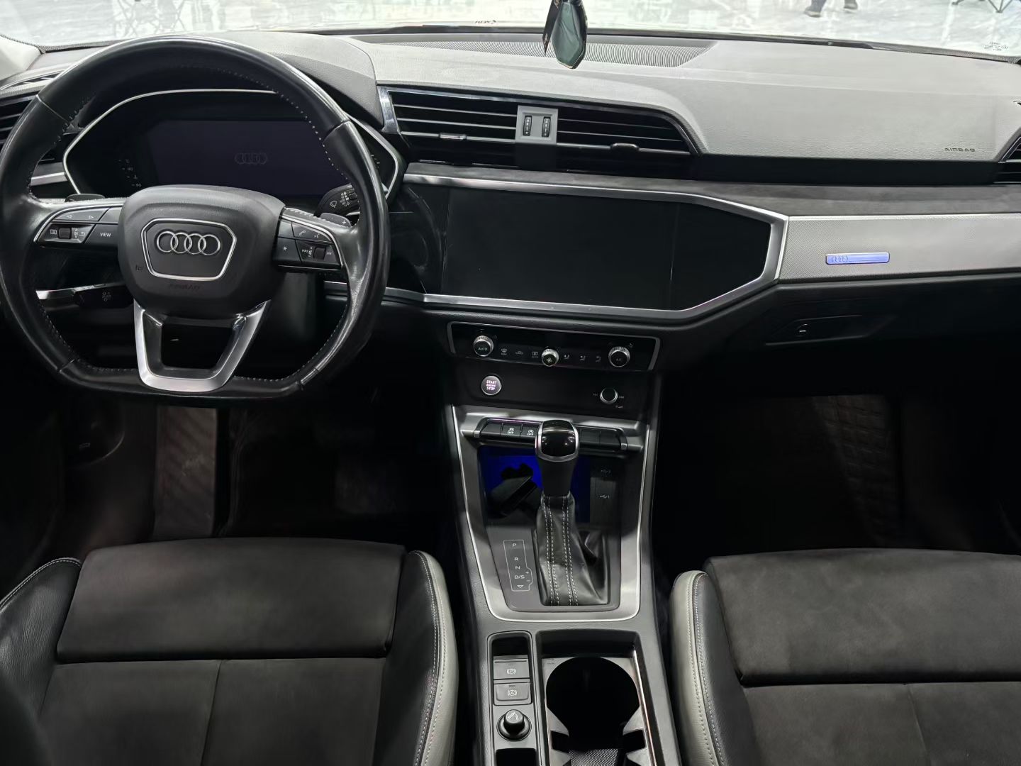 Audi Q3 2020 car image #6