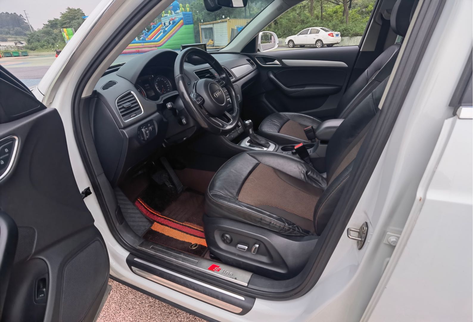 Audi Q3 2016 car image #6