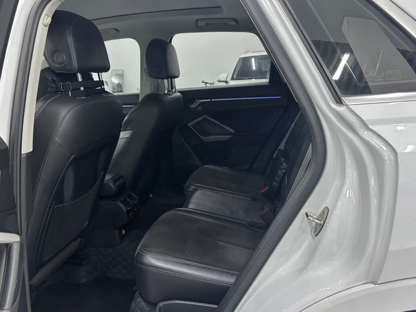 Audi Q3 2020 car image #8