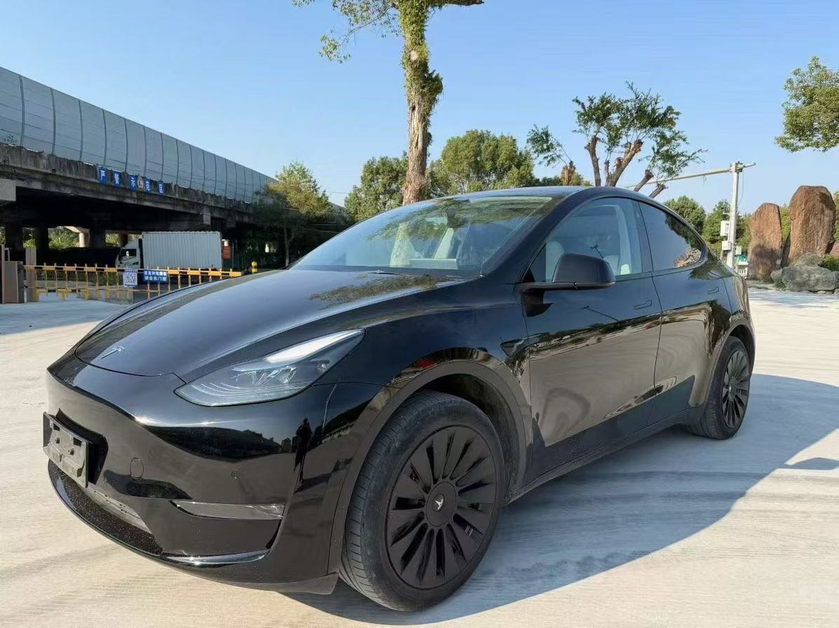 Tesla Model Y 2023 #2 Tesla Model Y 2023 car image #2