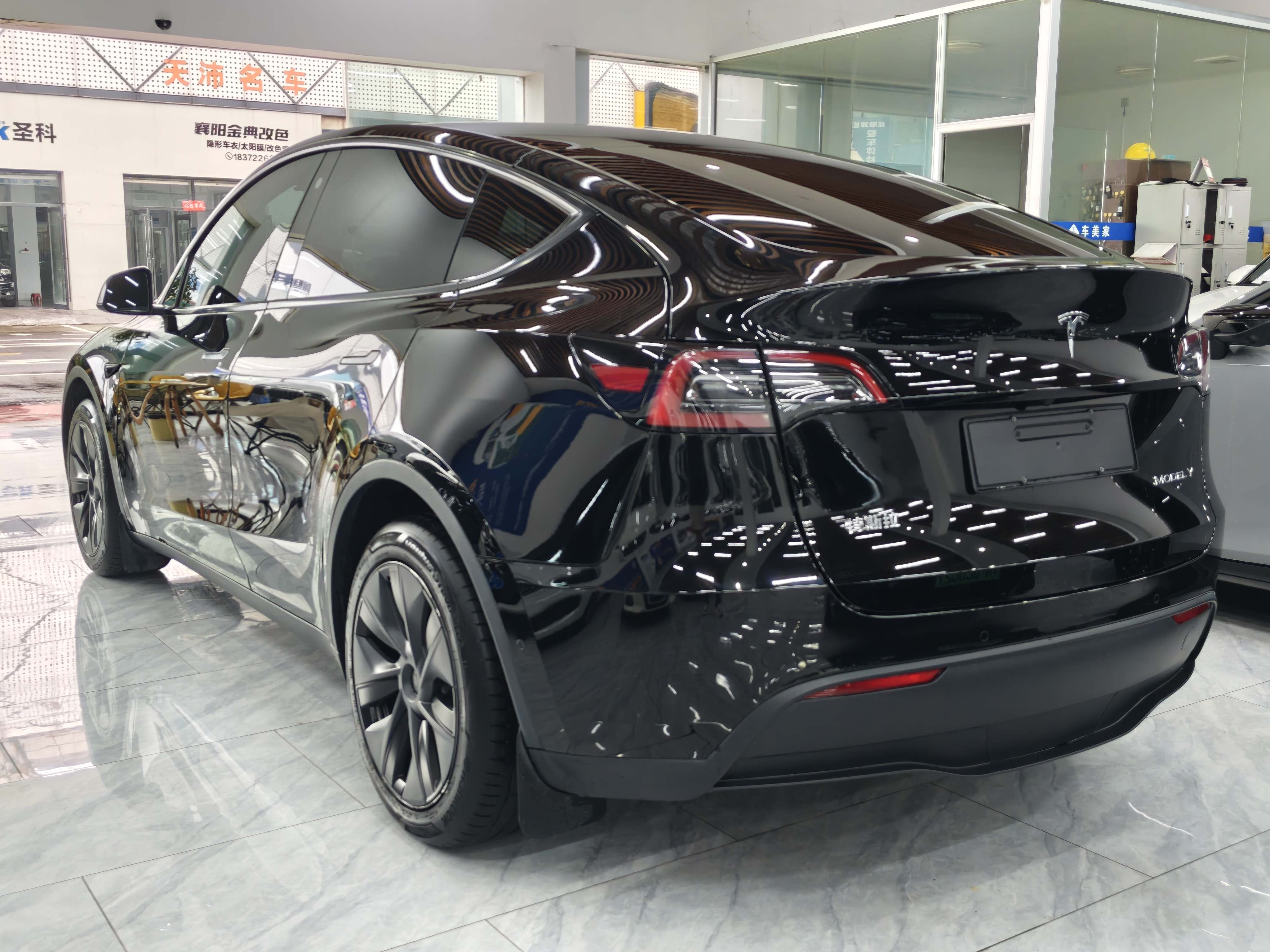 Tesla Model Y 2023 #11 Tesla Model Y 2023 car image #11