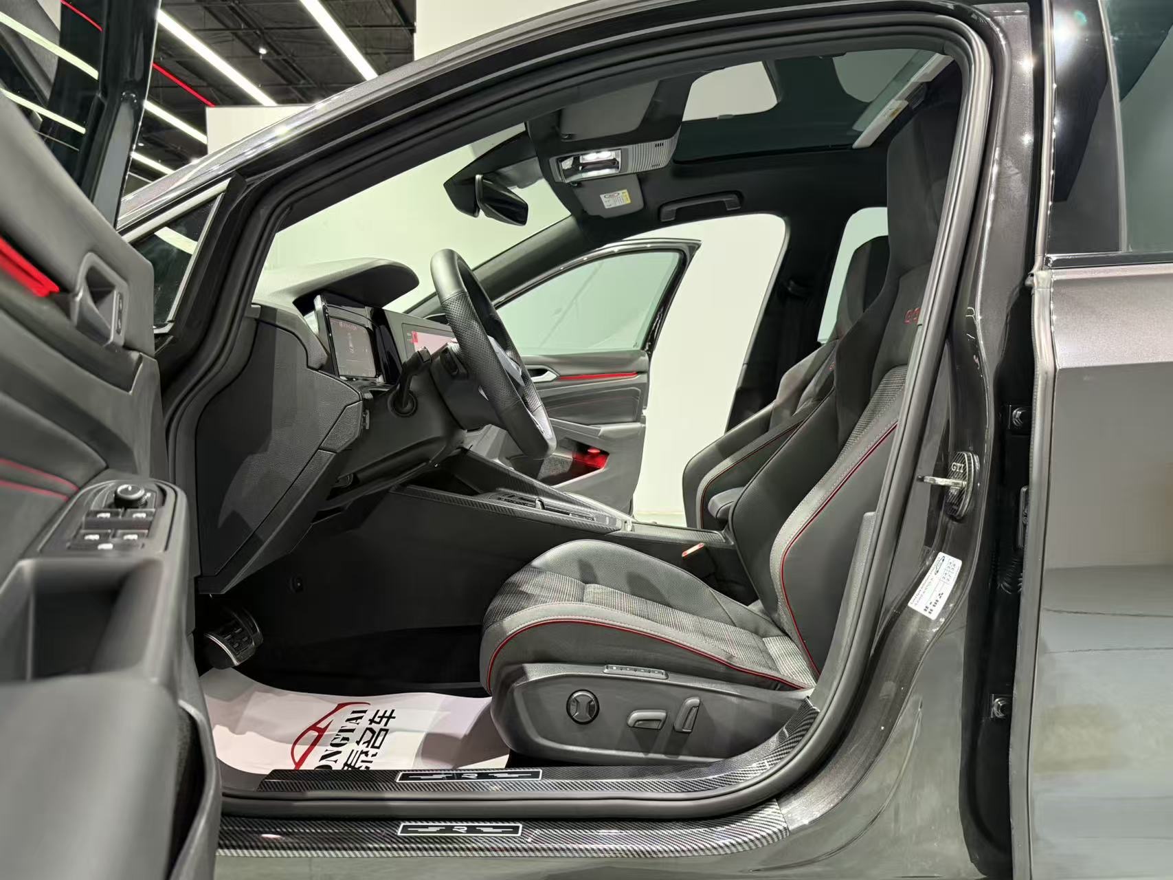 Volkswagen GolfGTI 2024 immagine di auto #10