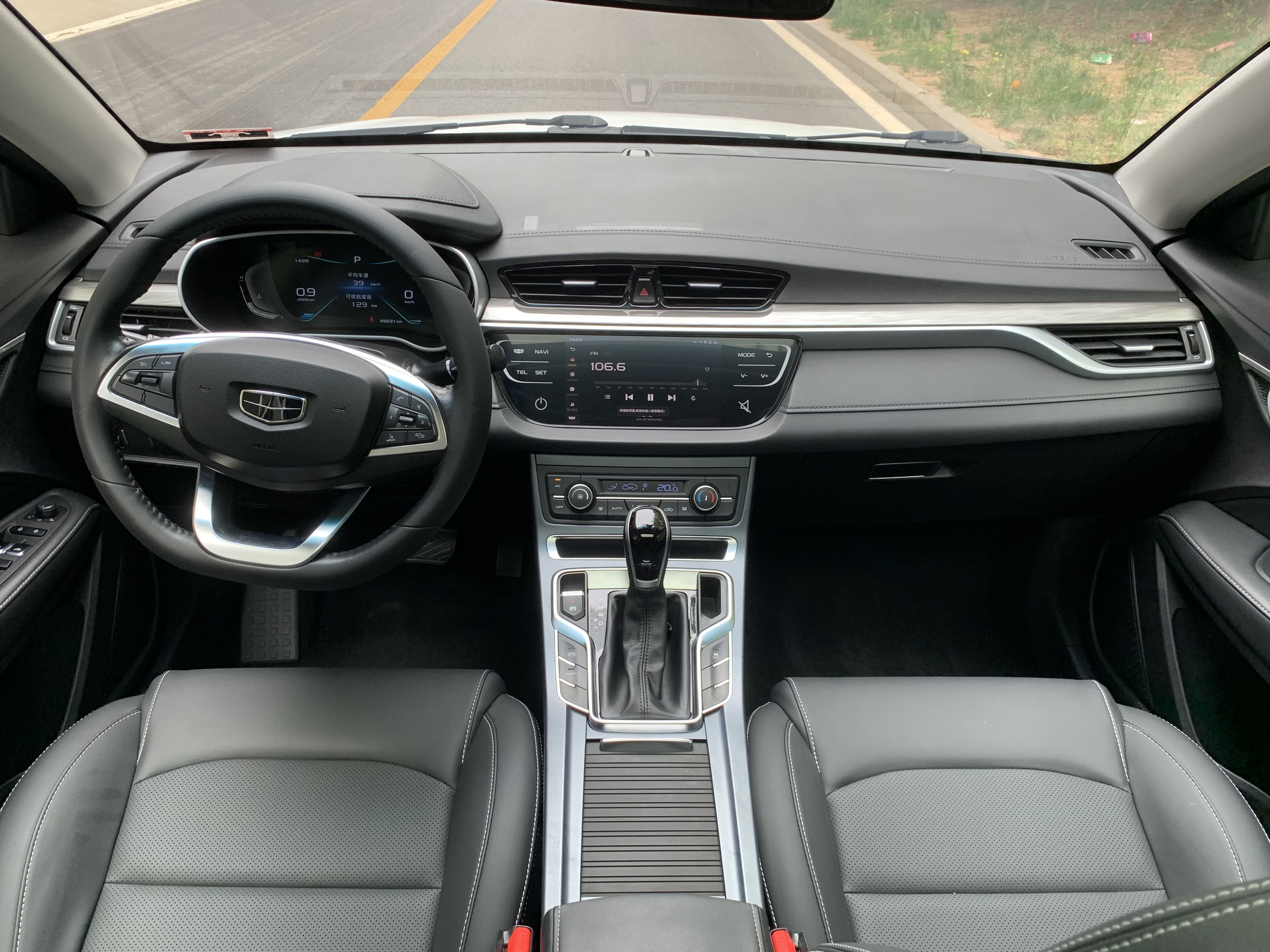 GEELY Emgrand 2019 #15 GEELY Emgrand 2019 car image #15