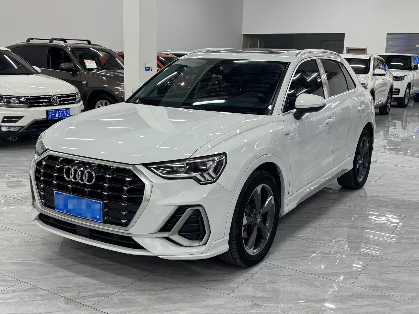 Audi Q3 2020 car image #2