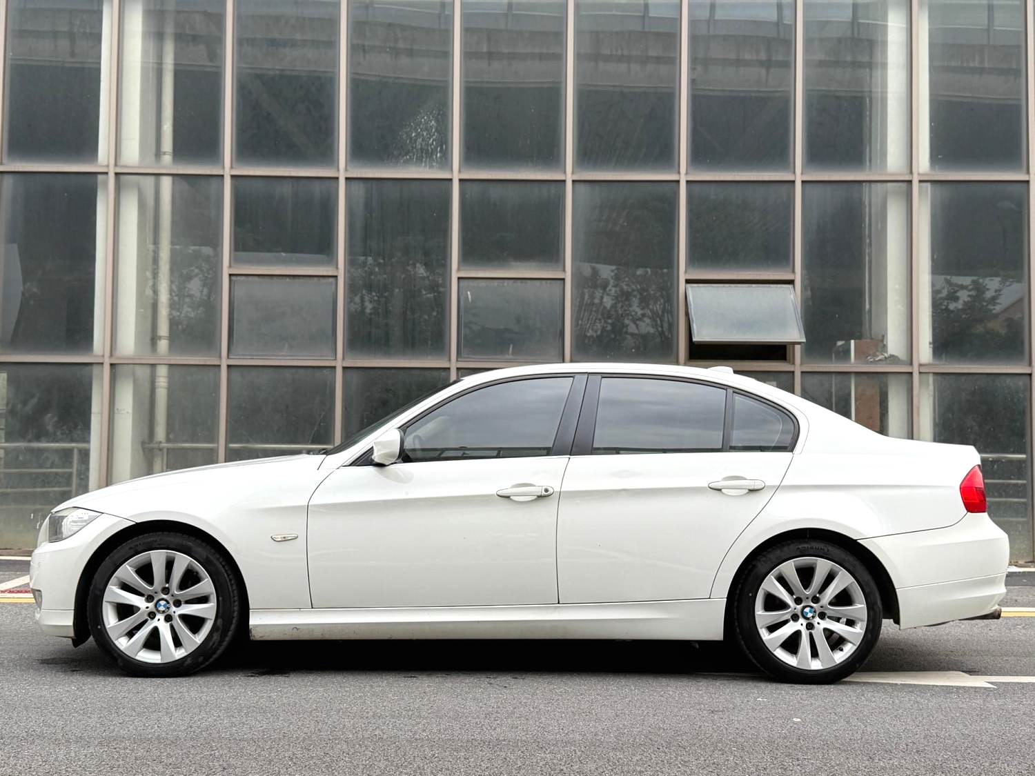 BMW 3 Series 2011 #5 BMW 3 Series 2011 car image #5