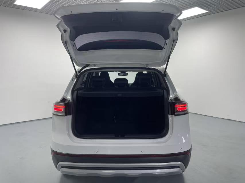Volkswagen Tharu 2025 car image #6