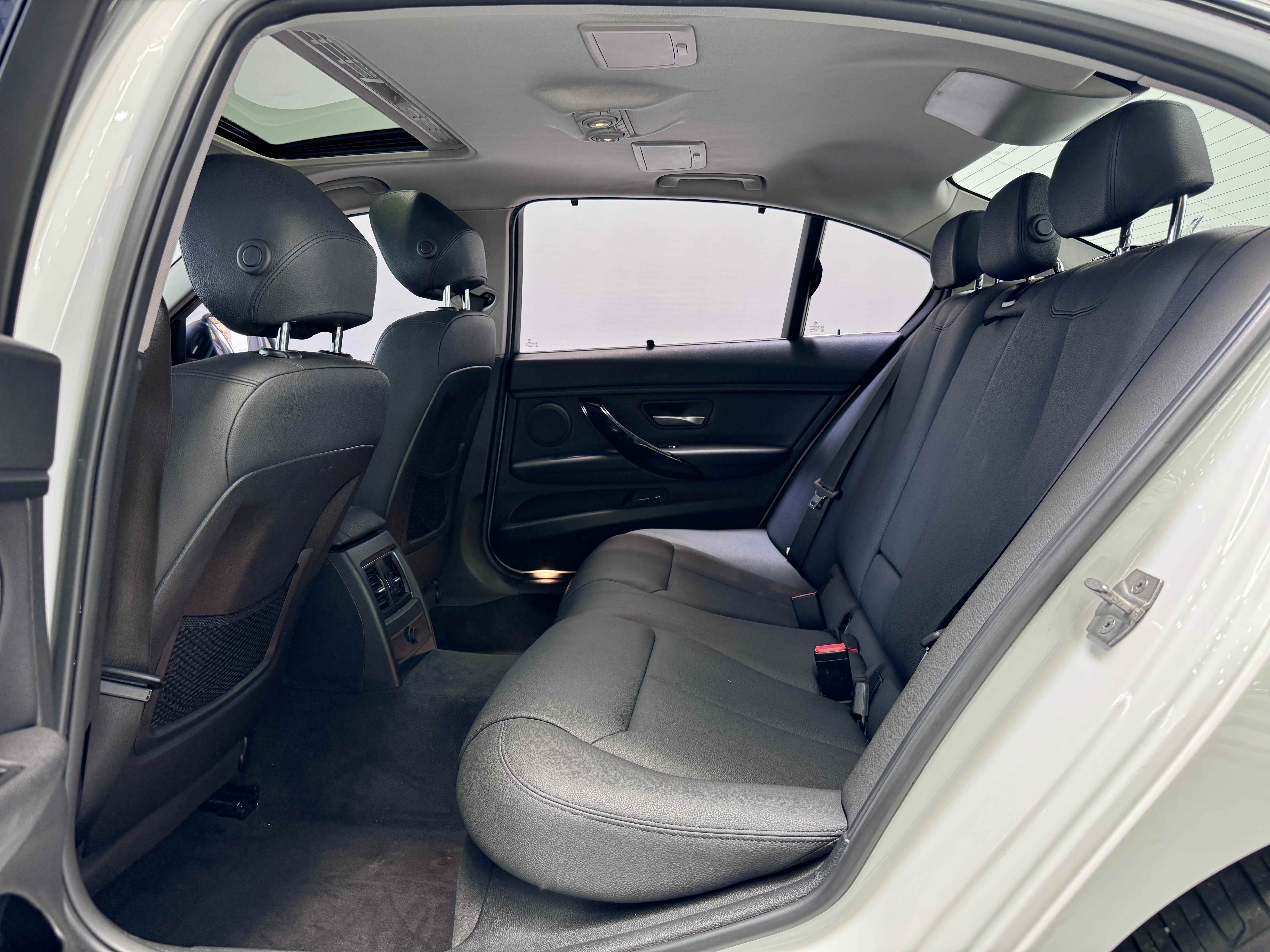BMW 3 Series 2017 #10 BMW 3 Series 2017 car image #10